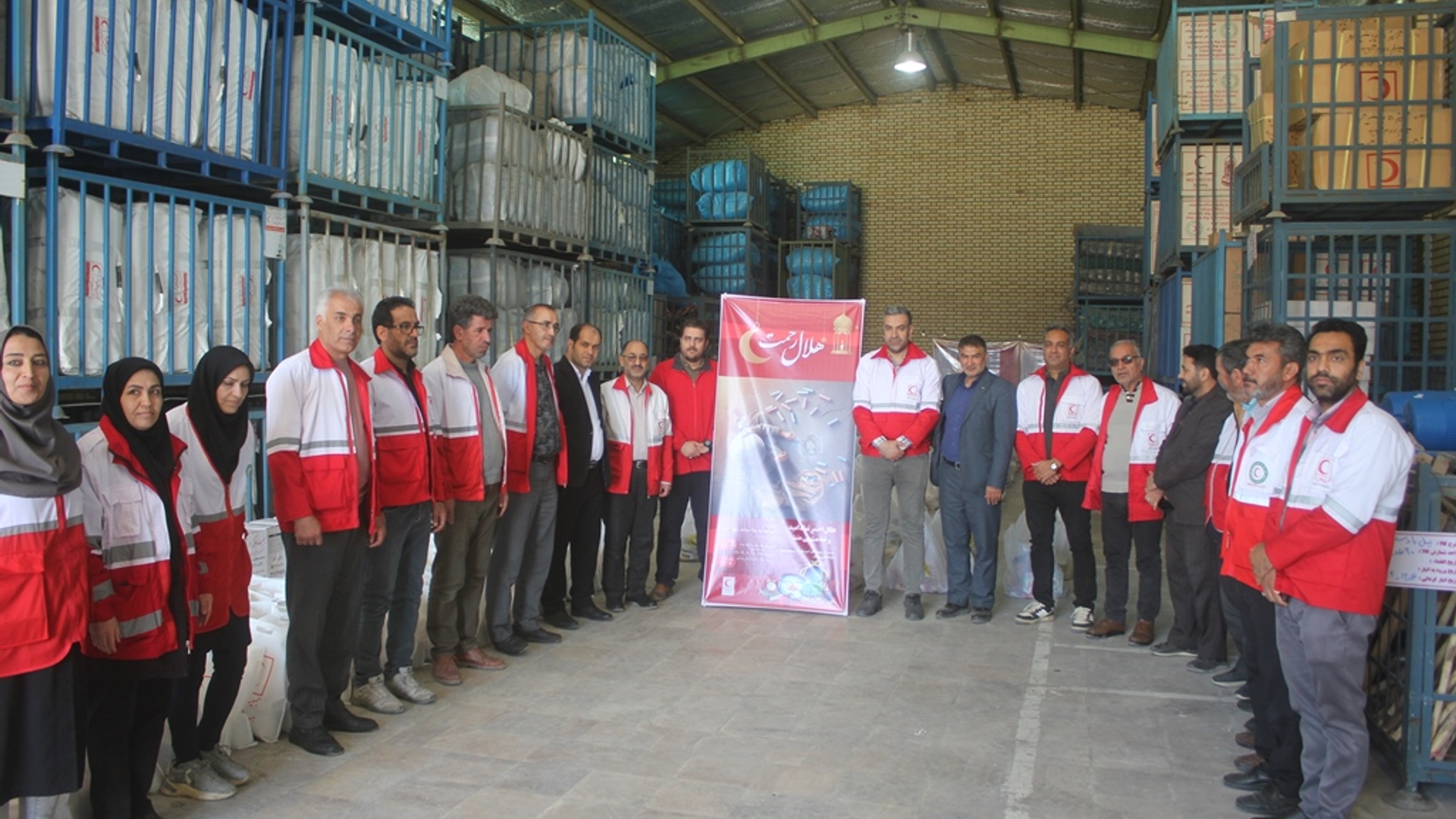 تعداد 400  بسته معیشتی ( کمک مومنانه ) در خمین توزیع شد