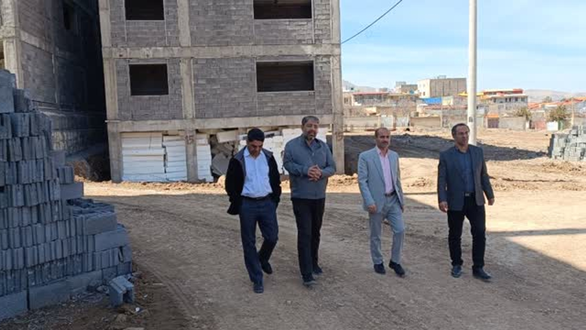 بازدید فرماندار به همراه مسئولین استانی از پروژه نهضت اقدام ملی مسکن شهرستان