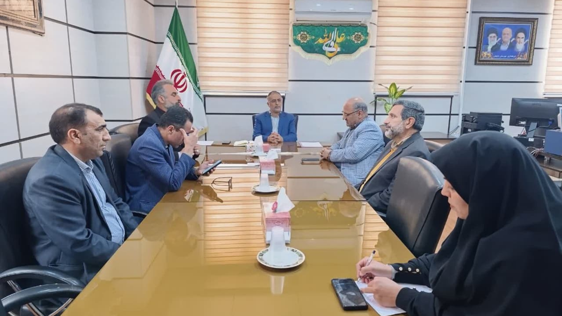 مراسم تحلیف عضو جدید شورای اسلامی شهر دلیجان برگزار شد
 در این مراسم که صبح دوشنبه بیستم اسفند ماه ۱۴۰۳ در محل فرمانداری شهرستان دلیجان برگزار شد، روح اله زند عضو علی البدل شورا، در حضور فرماندار و دیگر اعضای شورای اسلامی سوگند یاد کرد و رسما به عنوان عضو شورای اسلامی شهر دلیجان کار خود را آغاز کرد.

گفتنی است در پی استعفای علی صفری  از عضویت در شورای  اسلامی شهر دلیجان، روح اله زند که عضو علی البدل بود وارد این شورا شد.

قابل ذکر است نمایندگان،مجلس شورای اسلامی در جریان بررسی اصلاح موادی از قانون انتخابات شوراهای شهر و روستا، با پیشنهاد تعویق ۶ ماهه موعد برگزاری دوره هفتم انتخابات شوراهای شهر و روستا موافقت کردند.

روابط عمومی فرمانداری شهرستان دلیجان 🇮🇷