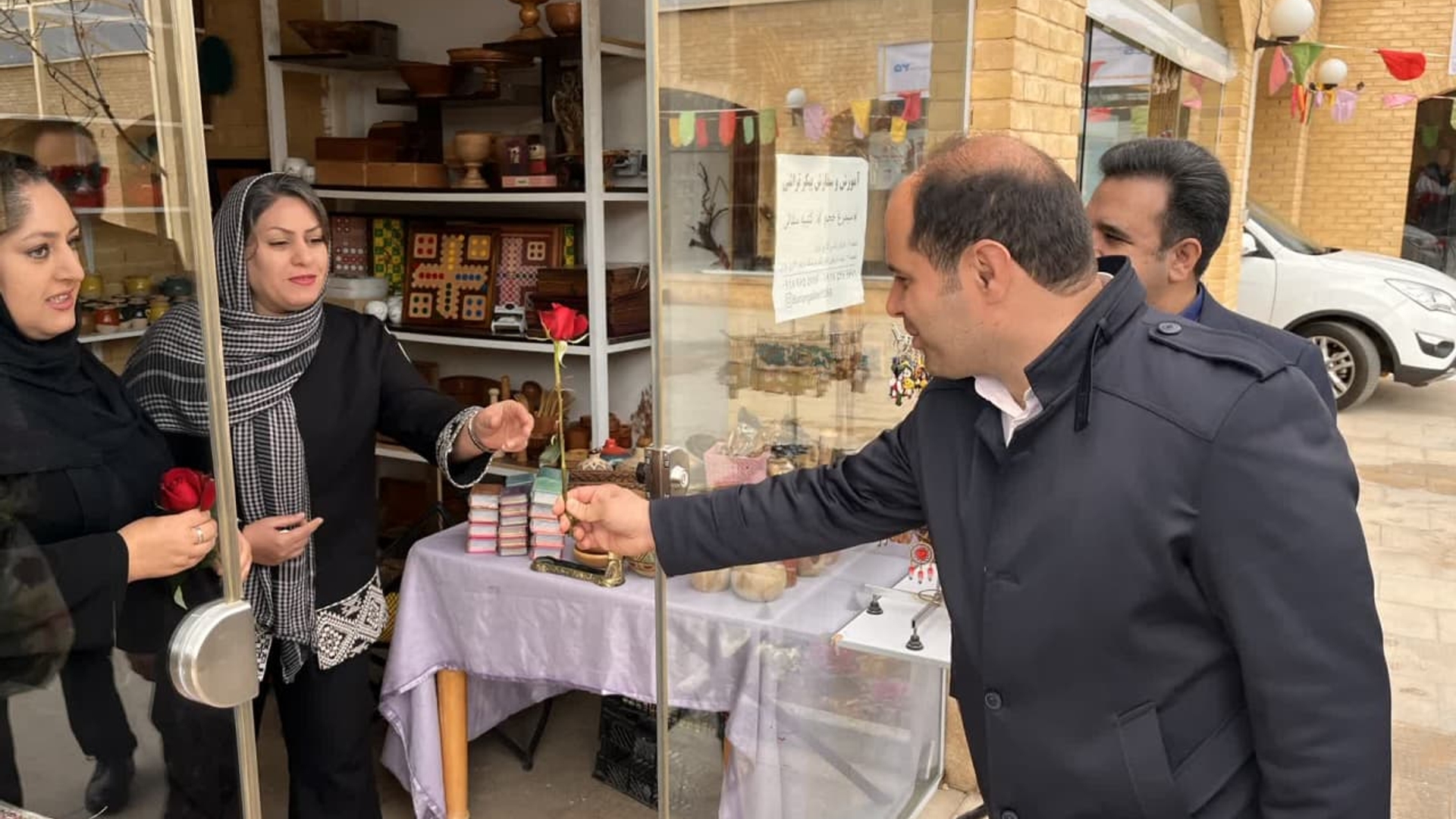 فرماندار ، نماینده مردم خمین در مجلس و تعدادی از مسئولان شهرستان از بیت تاریخی حضرت امام (ره) در خمین بازدید کردند