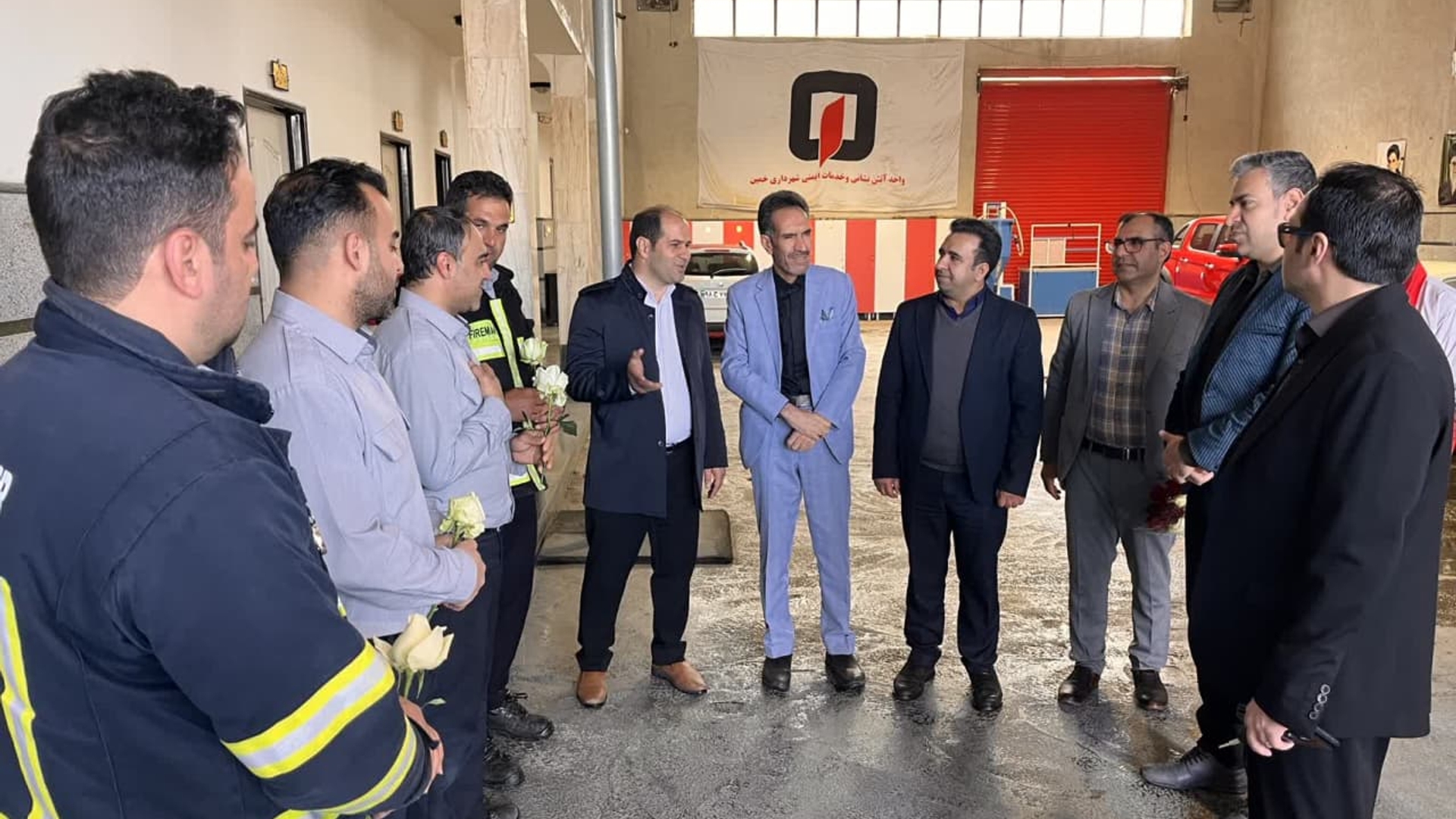 فرماندار و نماینده مردم خمین در مجلس از ایستگاه آتش نشانی خمین بازدید کردند