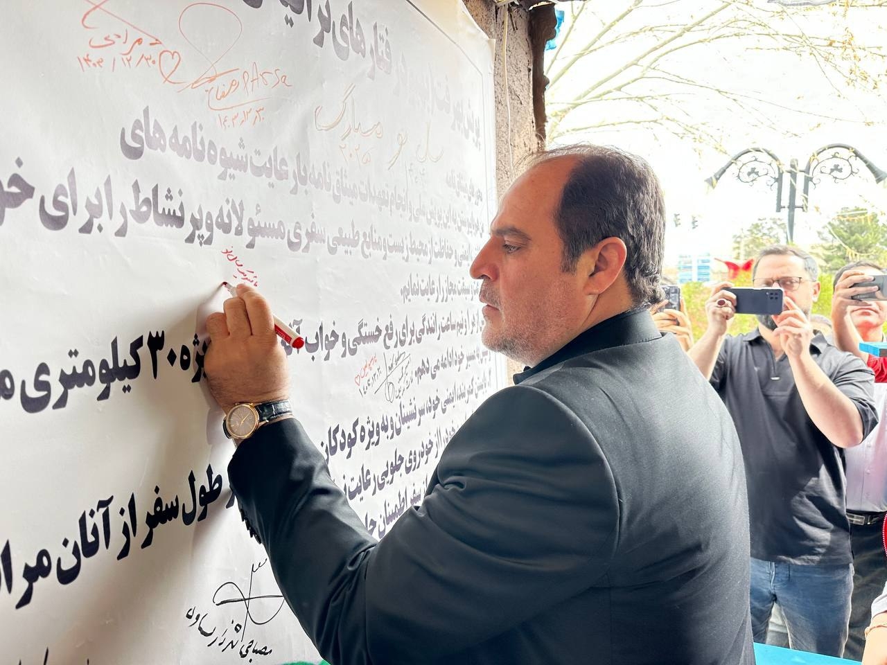 نوروزگاه شهرداری ساوه با حضور مسئولان افتتاح شد