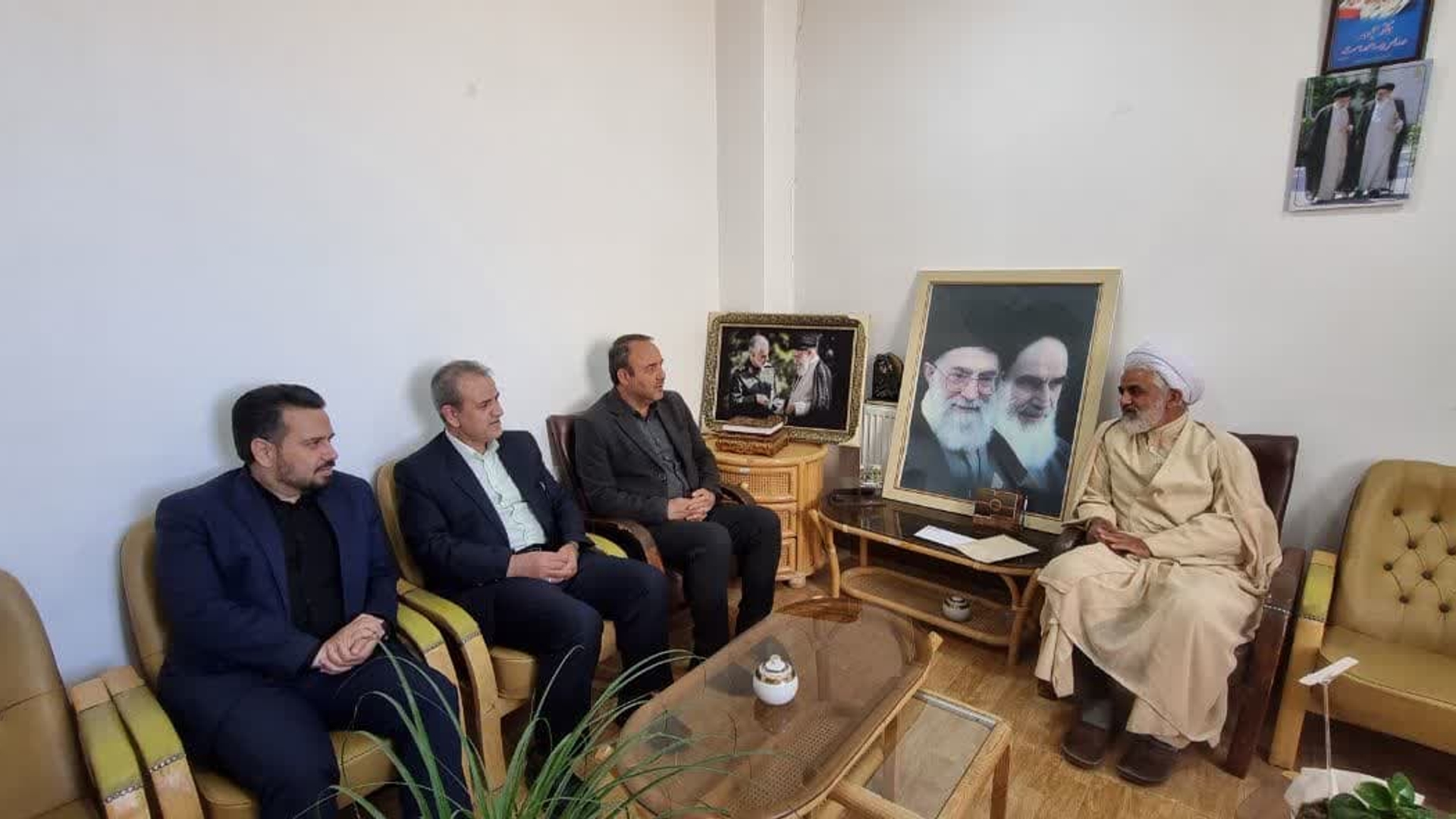 دیدار نوروزی سرپرست فرمانداری شهرستان زرندیه با امام جمعه معزز شهرستان