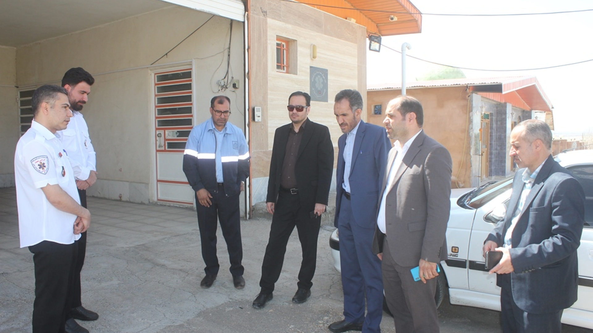 فرماندار و نماینده مردم خمین در مجلس از تعدادی از واحدهای خدماتی ، امدادی و انتظامی شهرستان بازدید کردند