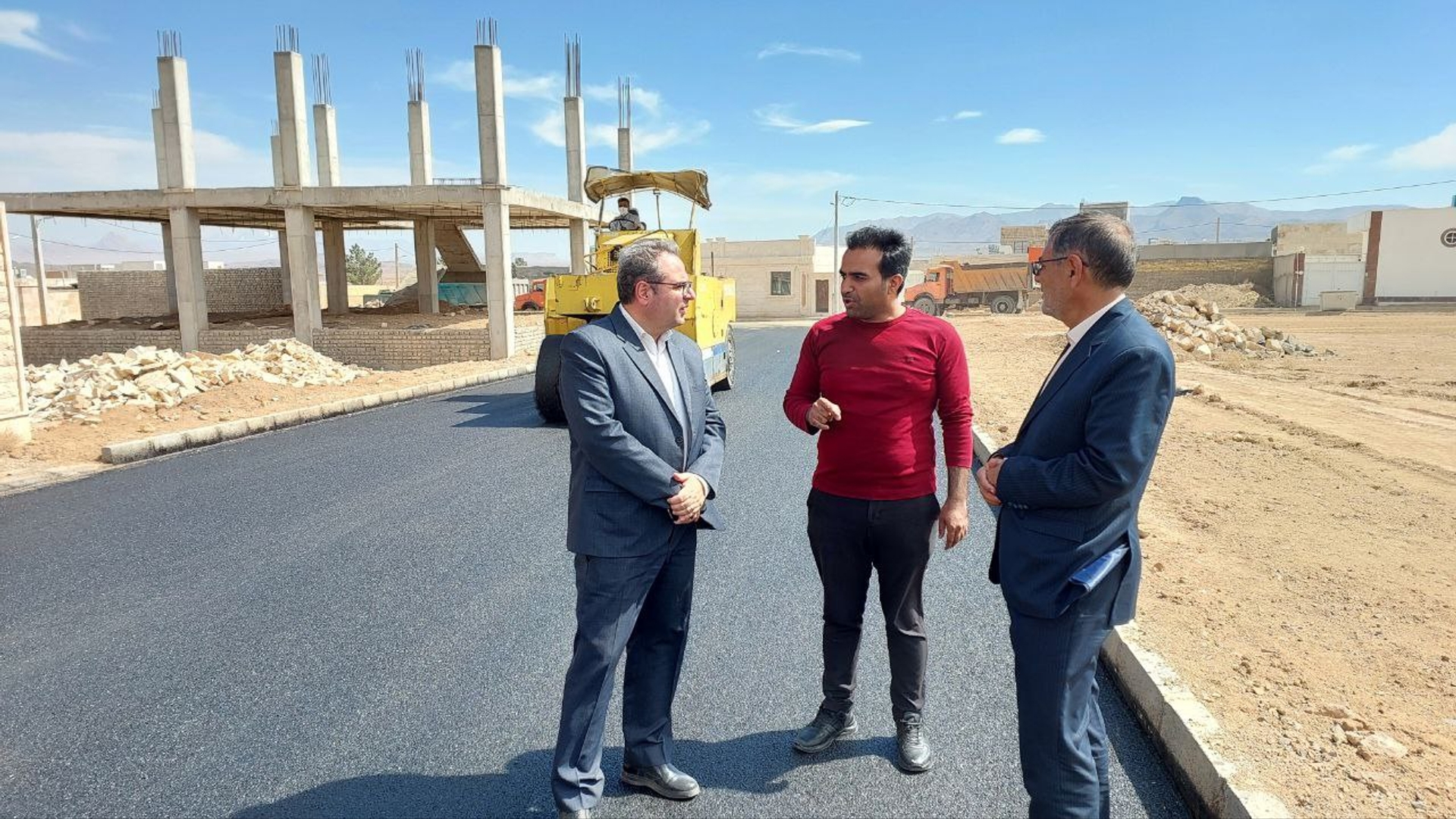 بررسی میدانی وضعیت عملیات اجرائی آسفالت معابر روستای نخجیروان