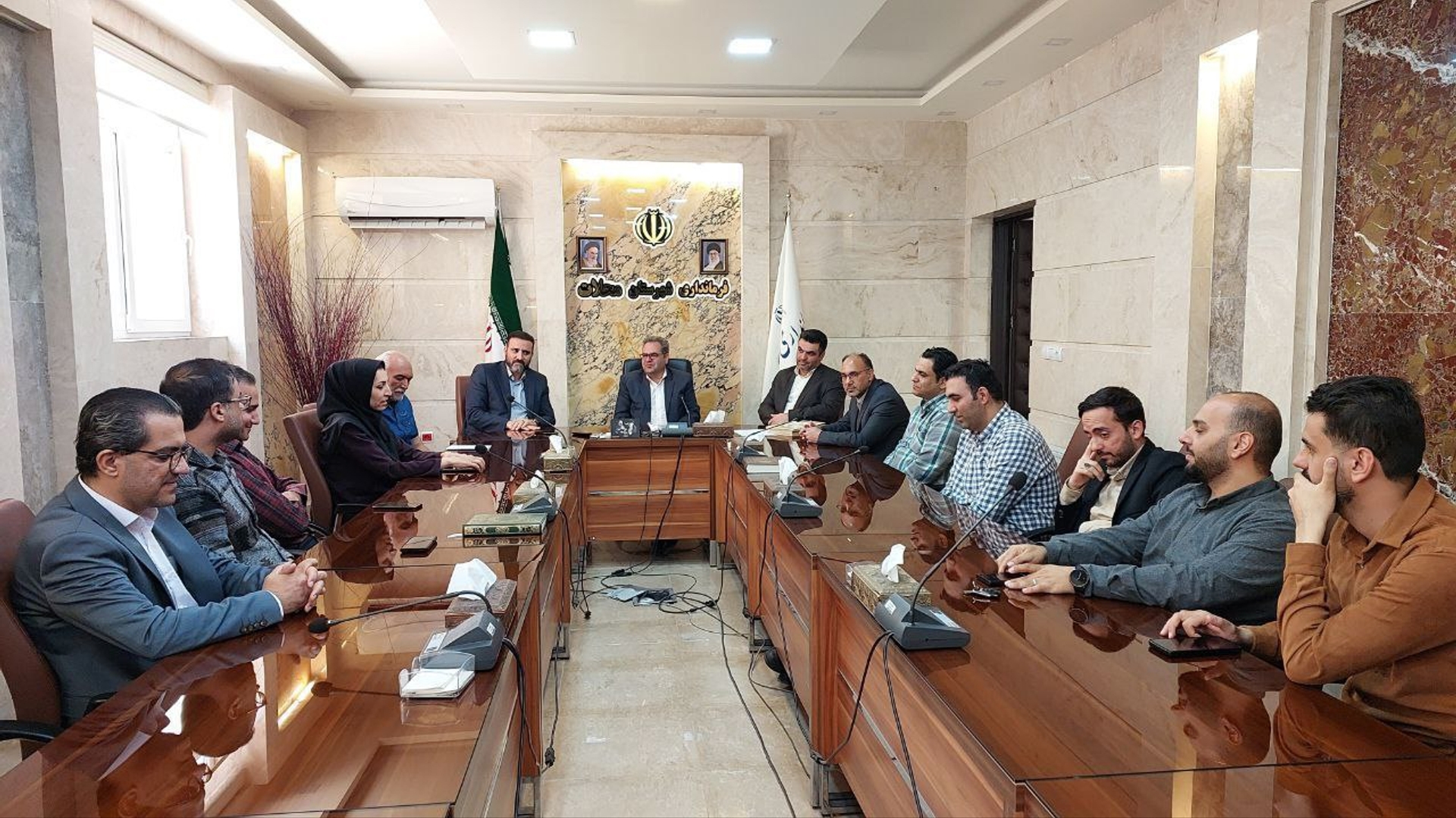 آخرین جلسه داخلی کارکنان فرمانداری و بخشداری محلات در سال 1403 برگزار شد.