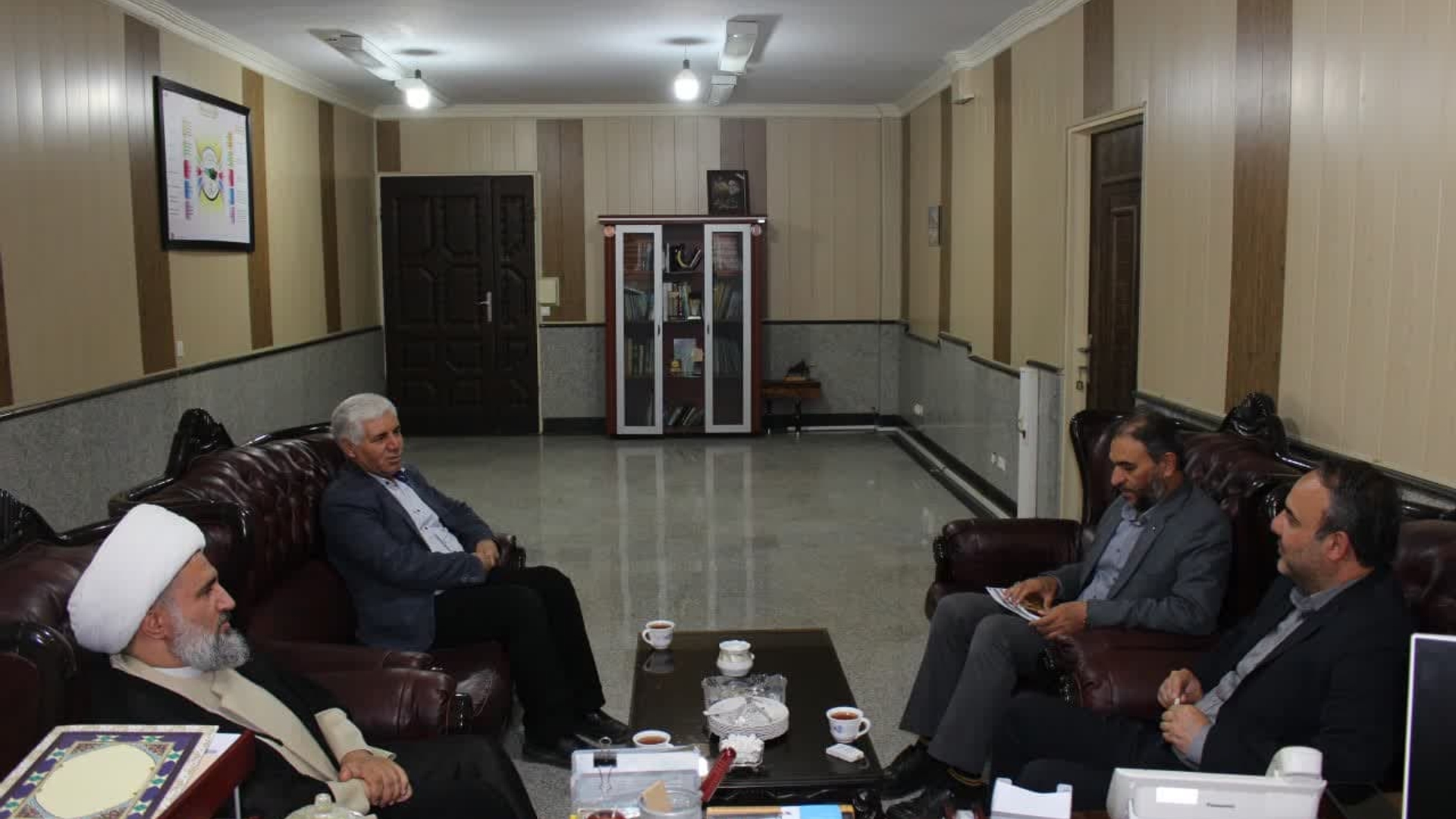 دیدار مسئولان شهرک های صنعتی شهرستان  با فرماندار