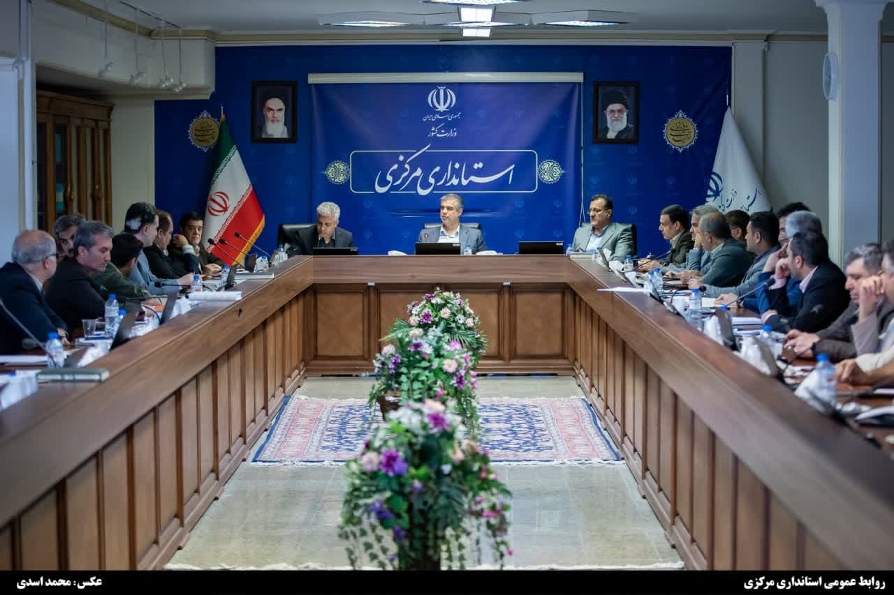 بررسی و رفع موانع سرمایه‌گذاری در احداث نیروگاه‌های خورشیدی/ ارائه گزارش پیشرفت برنامه تولید ۵ هزار مگاوات برق خورشیدی