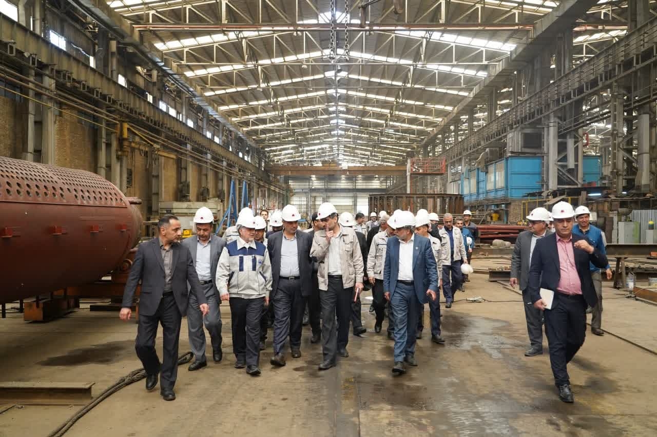 بازدید استاندار مرکزی از شرکت صنایع آذرآب اراک