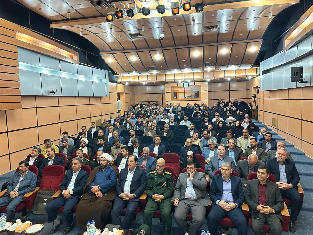 حمایت از سرمایه‌گذاران خط قرمز مدیریت شهرستان ساوه / دستگاه‌ها موظف به اعلام فرصت‌ها شدند