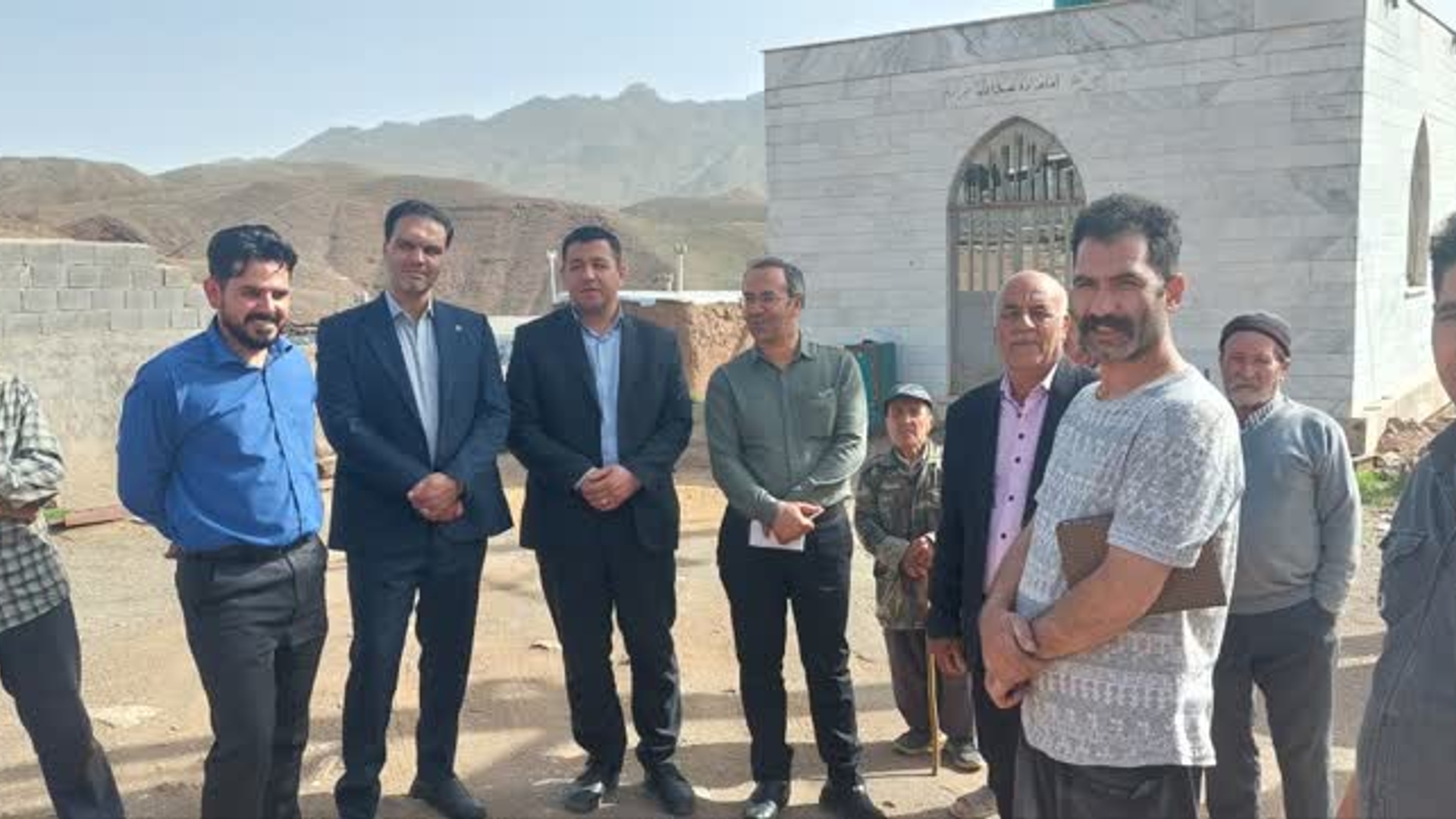 عصر امروز دکتر اتابکی فرماندار به همراه درودیان بخشدار مرکزی و جمعی از مدیران دستگاه های اجرایی و شورای اسلامی بخش از روستای #شولک بازدید نمودند.