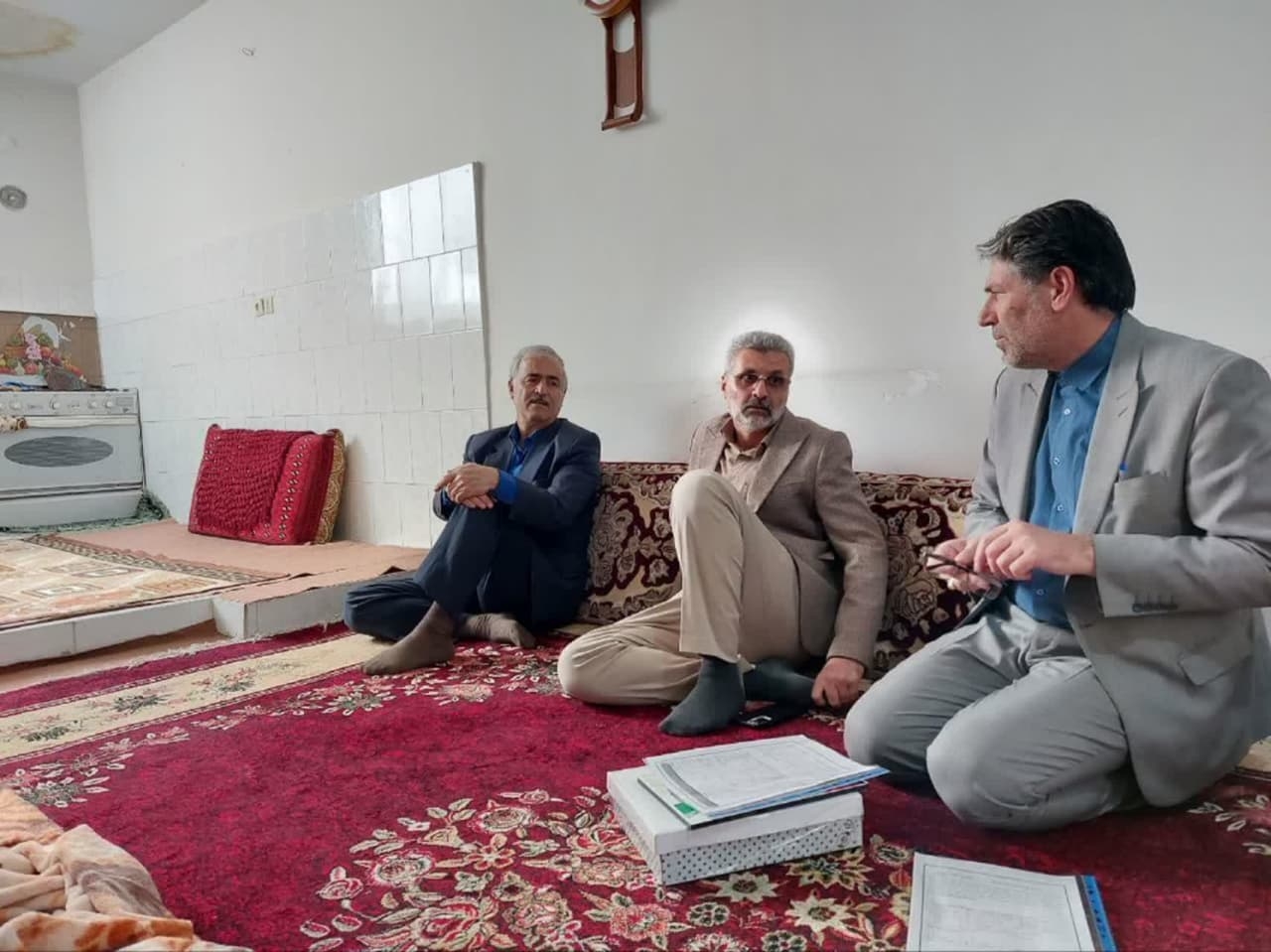 بازدید فرماندار شهرستان اراک از خانواده های تحت حمایت کمیته امداد امام خمیی (ره )