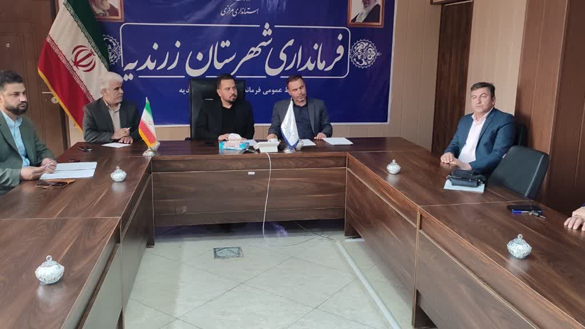 جلسه بررسی مشکلات توزیع کود در روستاهای بخش خرقان