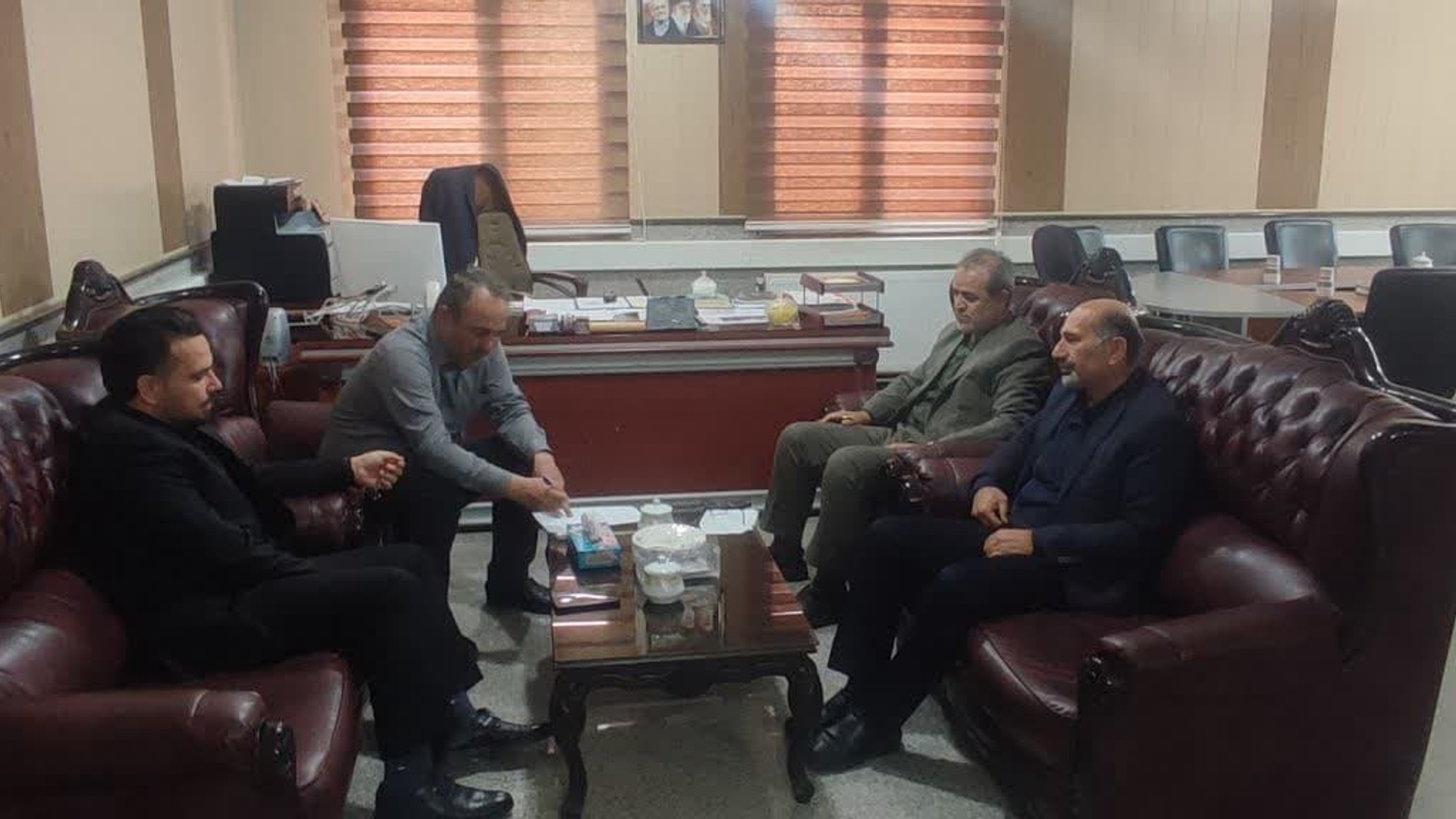 دیدار رییس اداره آب و فاضلاب شهرستان با فرماندار