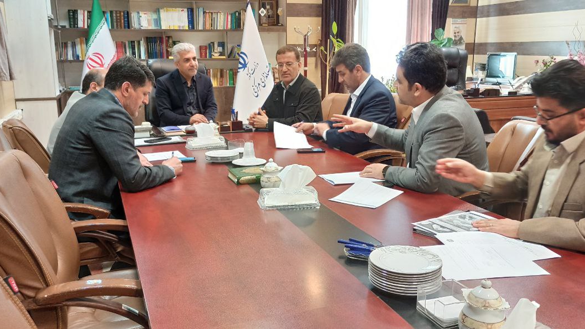 مشکلات شهرداری اراک با اداره کل آموزش و پرورش مورد بررسی قرار گرفت.