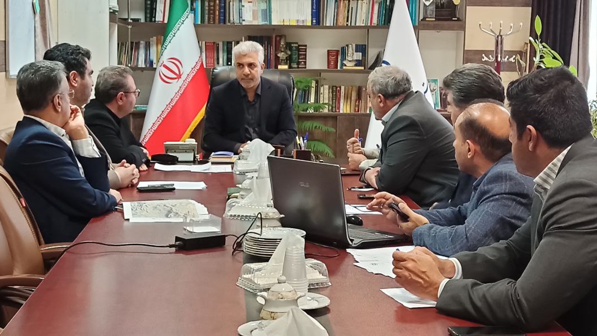 جلسه بررسی تداخل توسعه روستای آب گرم محلات با معادن برگزار شد.