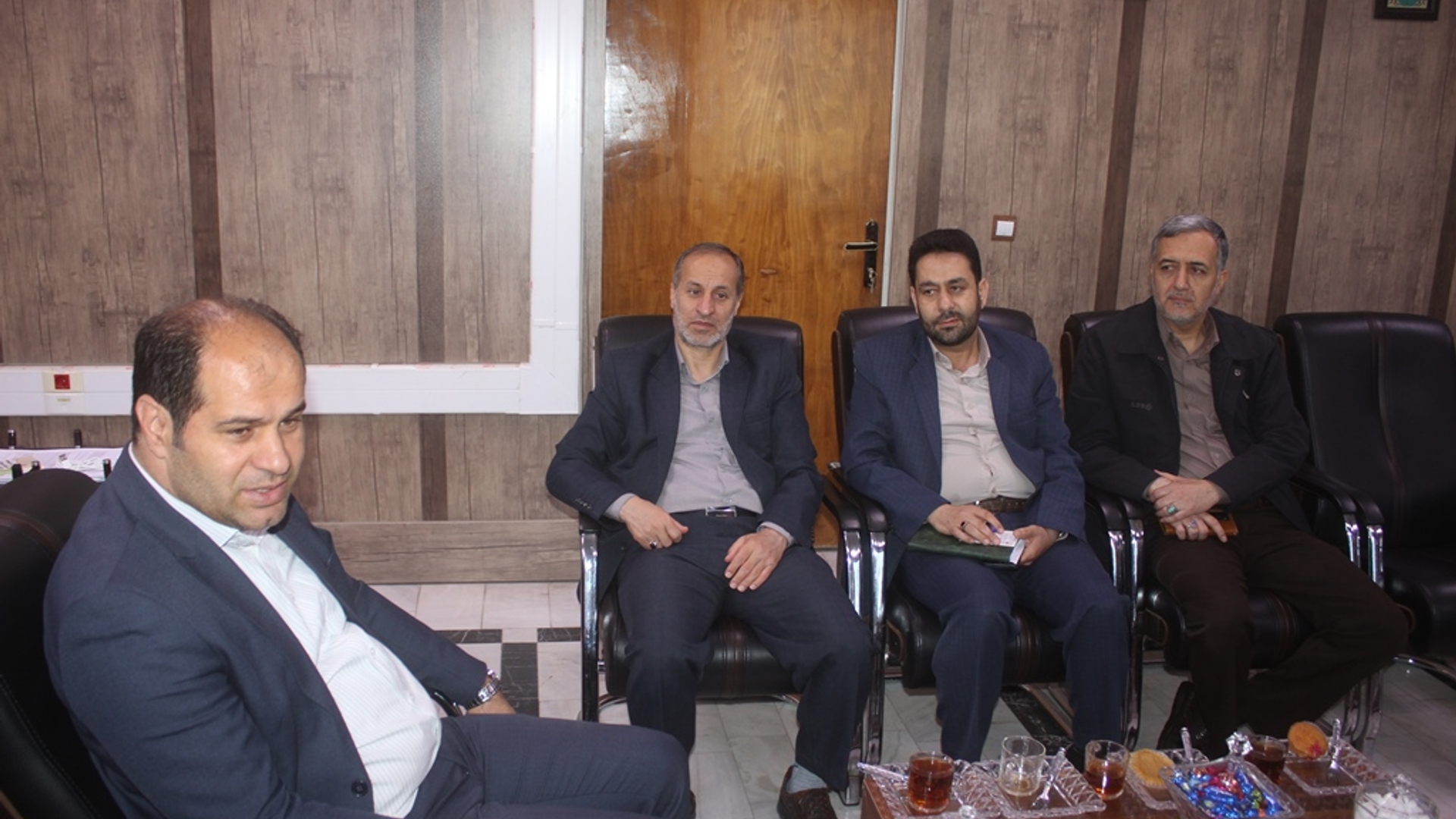 نشست مدیر کل کمیته امداد حضرت امام (ره) استان با فرماندار شهرستان خمین برگزار شد