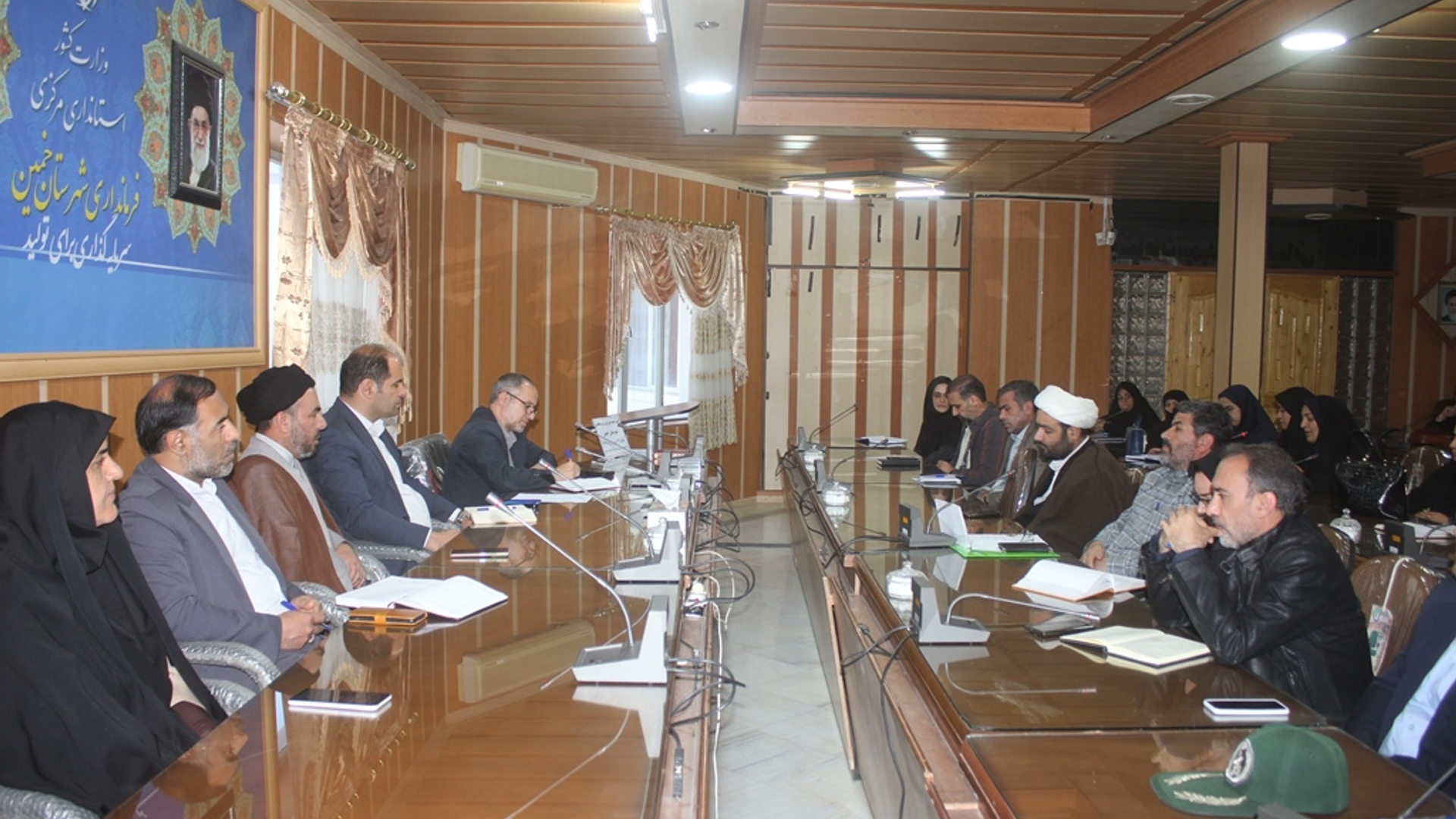 اولین جلسه کارگروه تخصصی امور اجتماعی و فرهنگی ، سلامت ، زنان و خانواده شهرستان خمین در سال 1404 برگزار شد