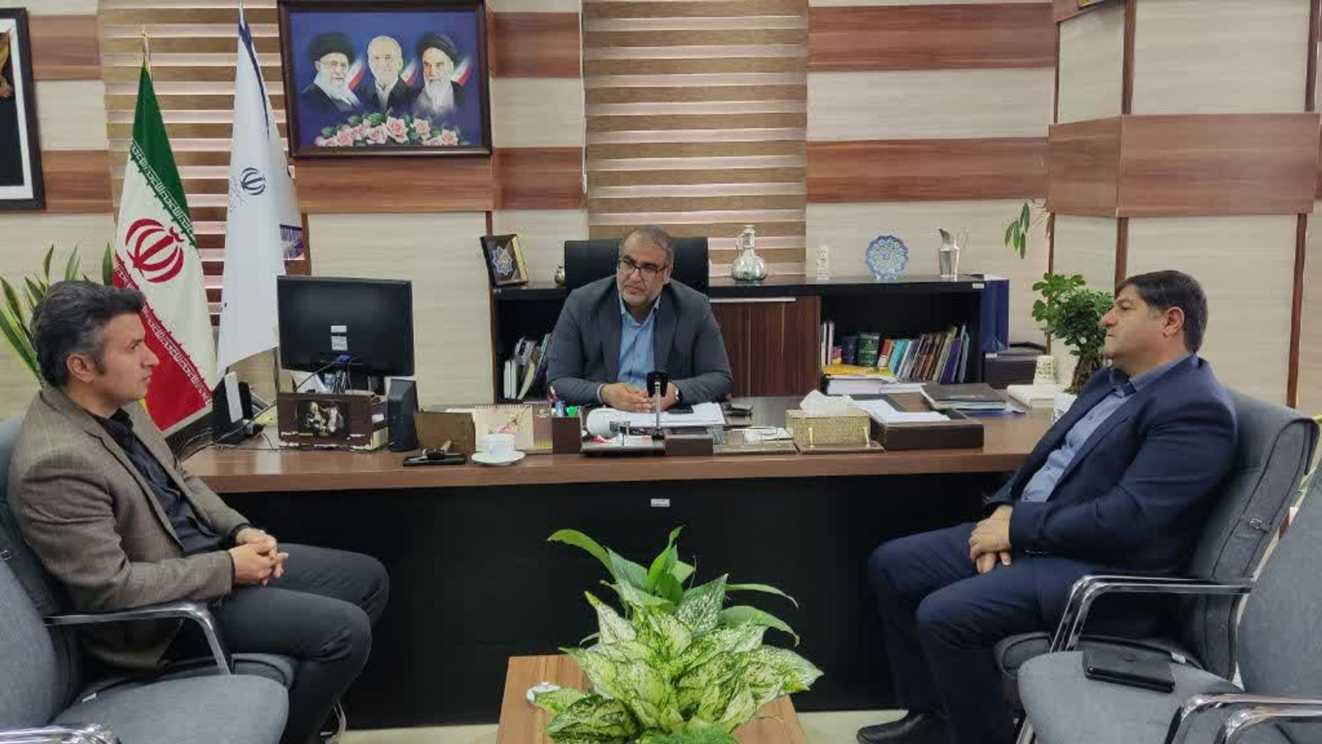 پیگیری رفع موانع زیرساختی طرح فیبر نوری شهرک صنوف مزاحم شهر آشتیان