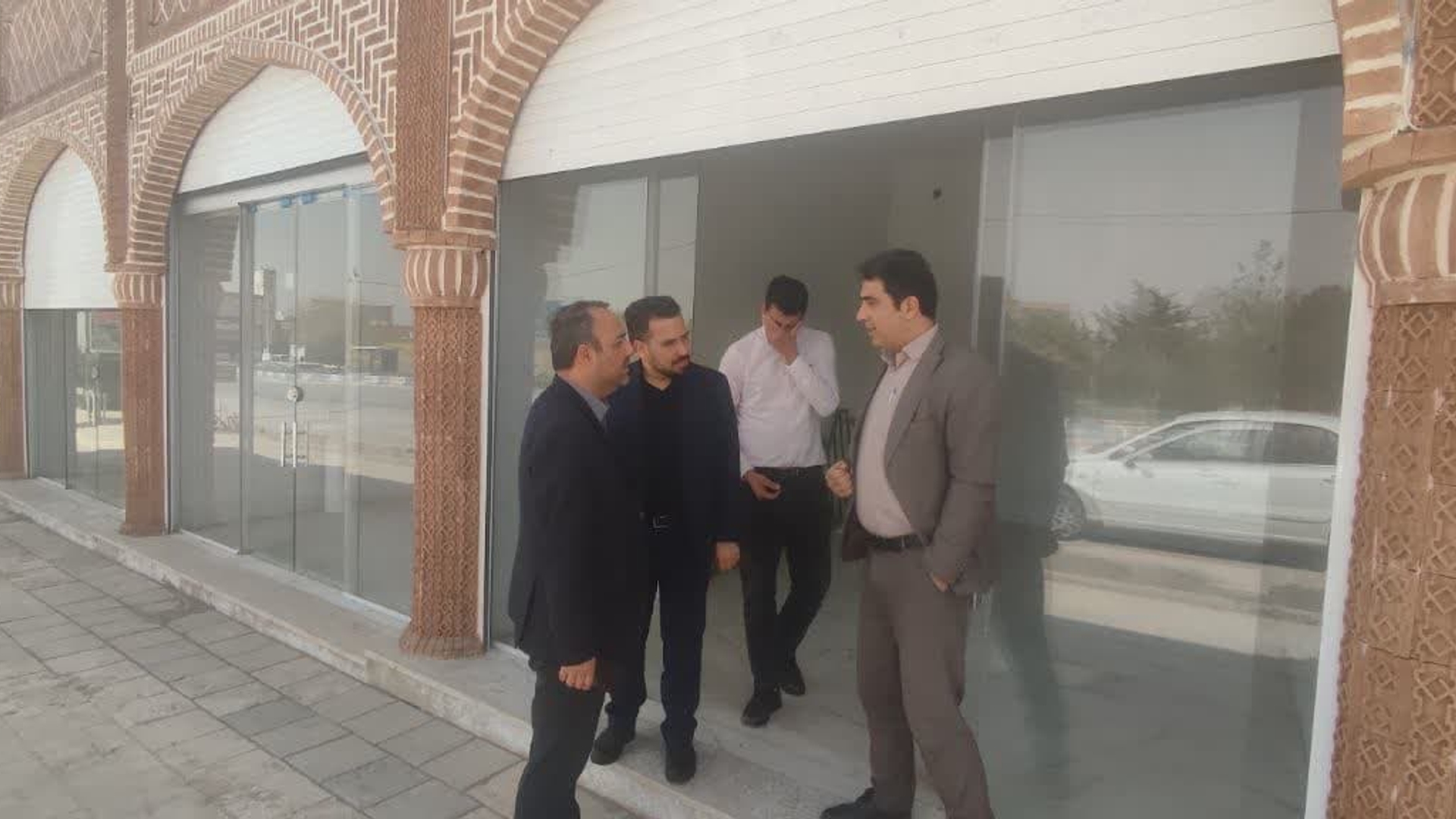 بازدید جناب آقای مروتی از غرفه های بازارچه سنتی شهر خشکرود