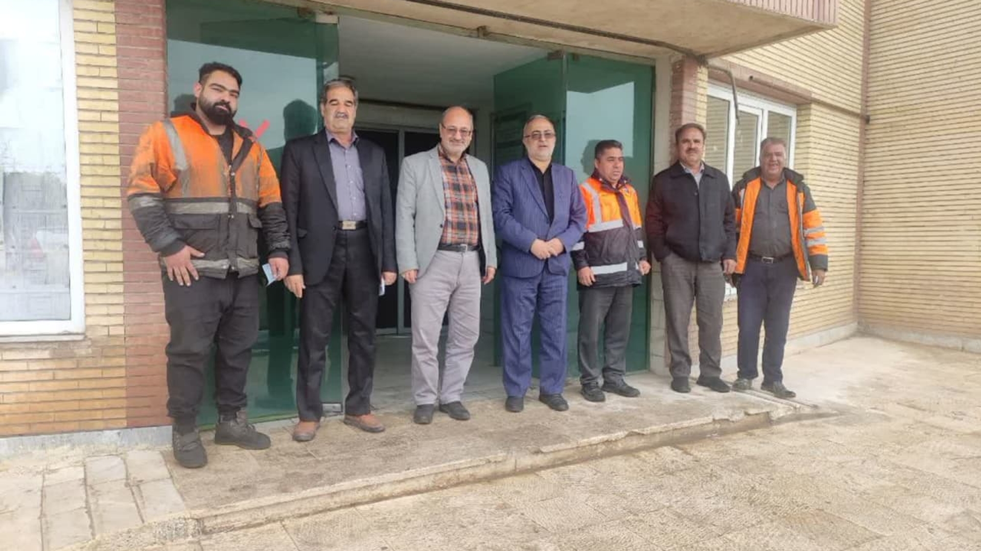 بازدید نوروزی ابوالفضل قاسمی فرماندار 
از مرکز فوریت های
 پزشکی واورژانس بیمارستان امام صادق(ع) دلیجان ،مرکزراهداری وحمل ونقل جاده ای شهرستان دلیجان