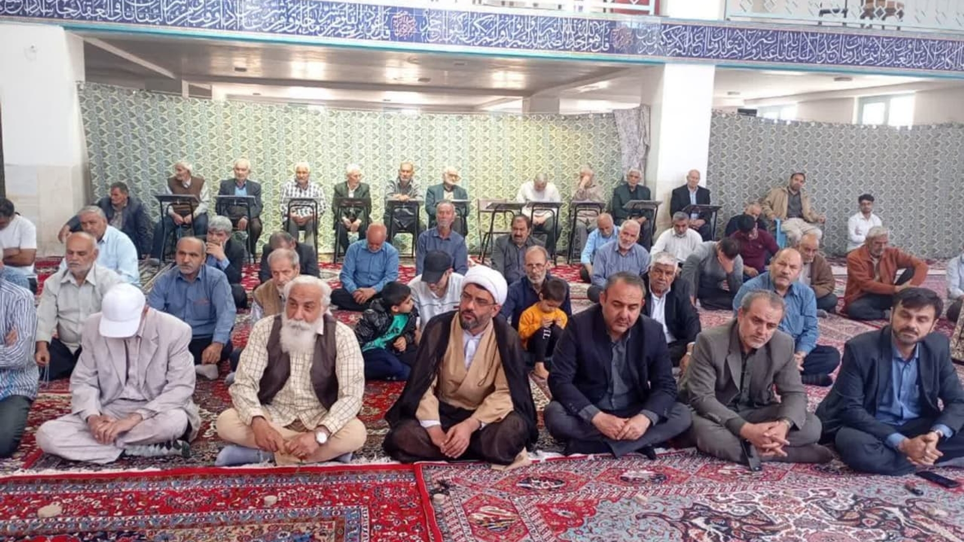 حضور فرماندار در نماز جمعه شهر پرندک