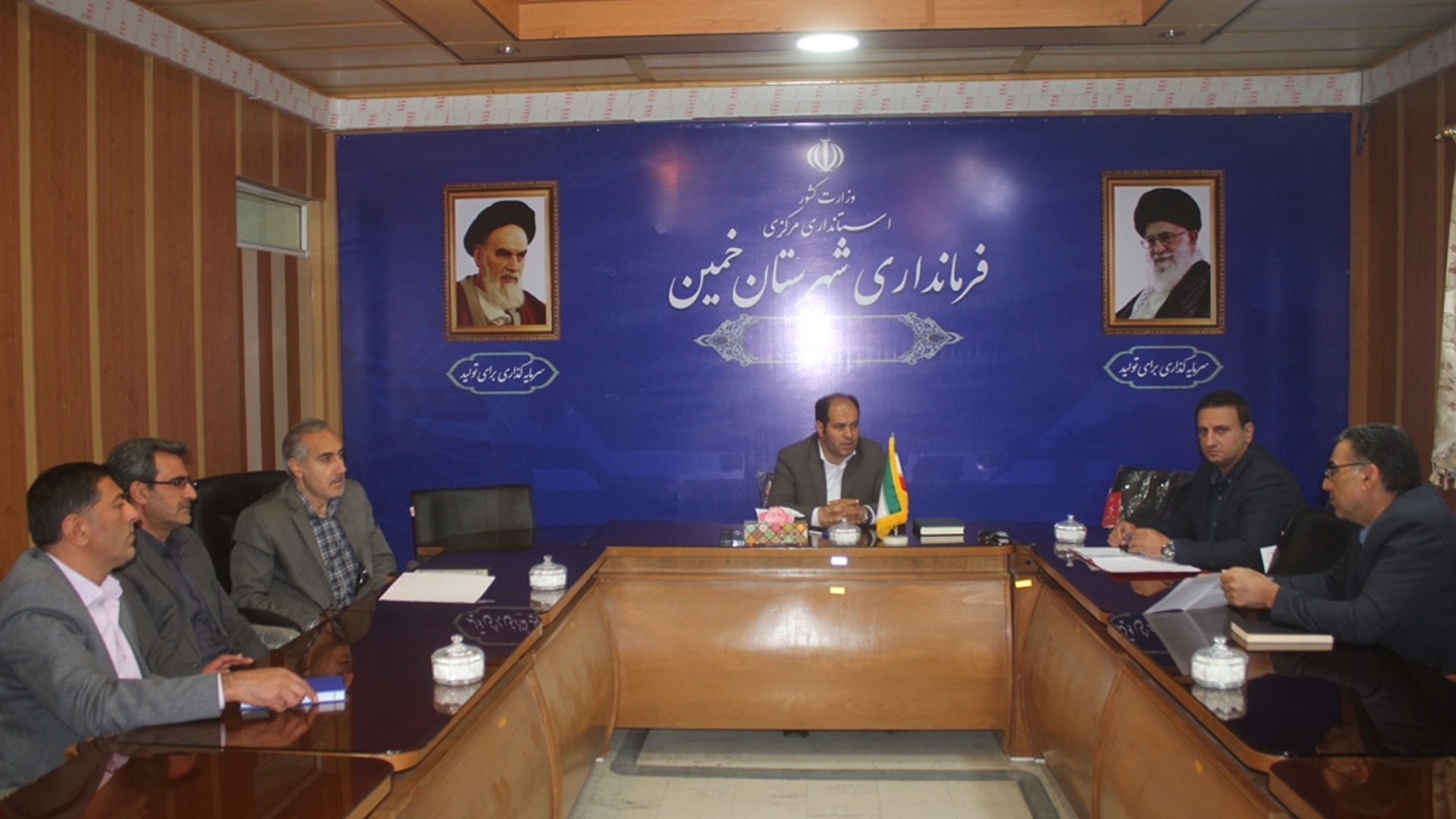 جلسه بررسی طرح های سرمایه گذاری انرژی خورشیدی در شهرستان خمین برگزار شد