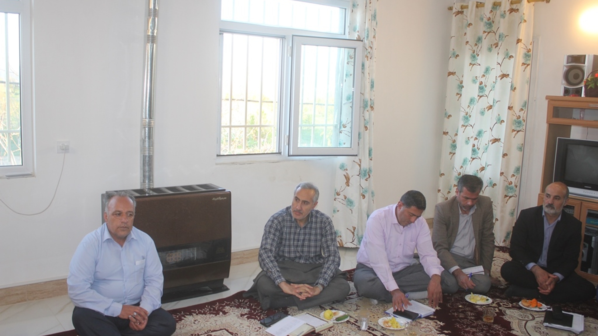 نشست بررسی مسائل و مشکلات روستای نصرآباد شهرستان خمین برگزار شد