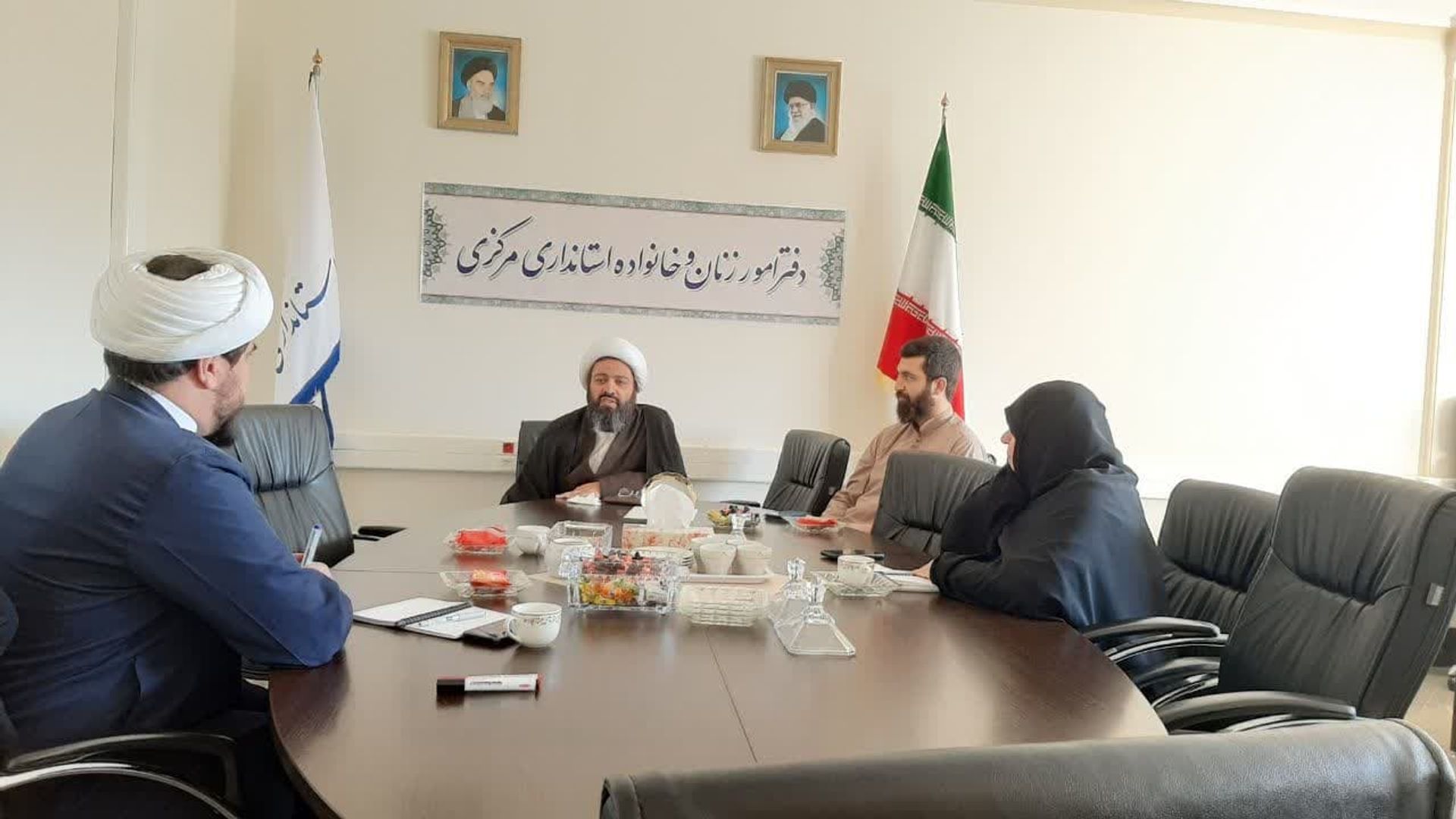 جلسه دوم بازخوانی نقشه راه ستاد مردمی جمعیت استان به ریاست مفتح زاده مدیرکل امورزنان وخانواده استانداری درمحل دفترتشکیل شد.