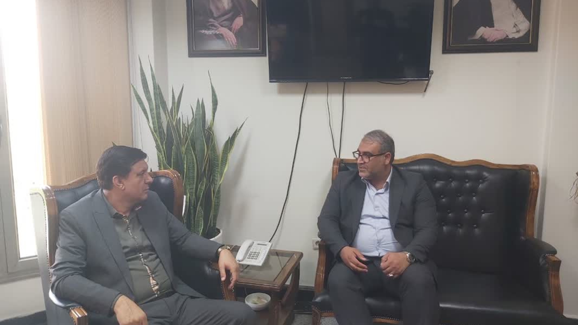 پیگیری مسائل،مشکلات و اولویت های دهیاری های بخش مرکزی آشتیان در دیدار با معاون امور دهیاری های سازمان شهرداریها و دهیاری های کشور