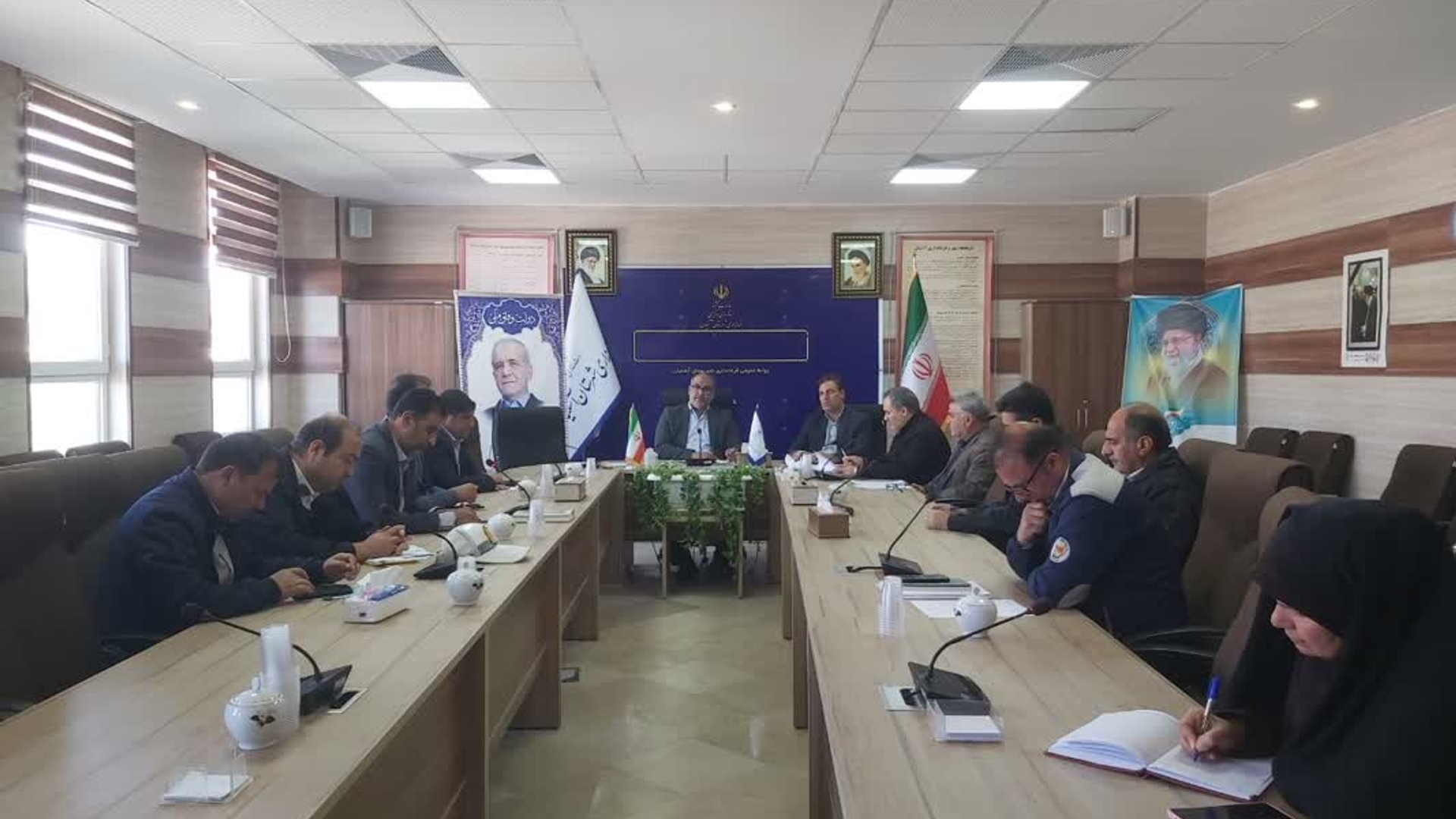 جلسه شورای ترافیک شهرستان با حضور معاون فرماندار و سرپرست بخشداری،سرپرست شهرداری و سایر مسئولین و مدیران مربوطه به ریاست مهندس مجتبی ملکاء آشتیانی سرپرست فرمانداری برگزار گردید.