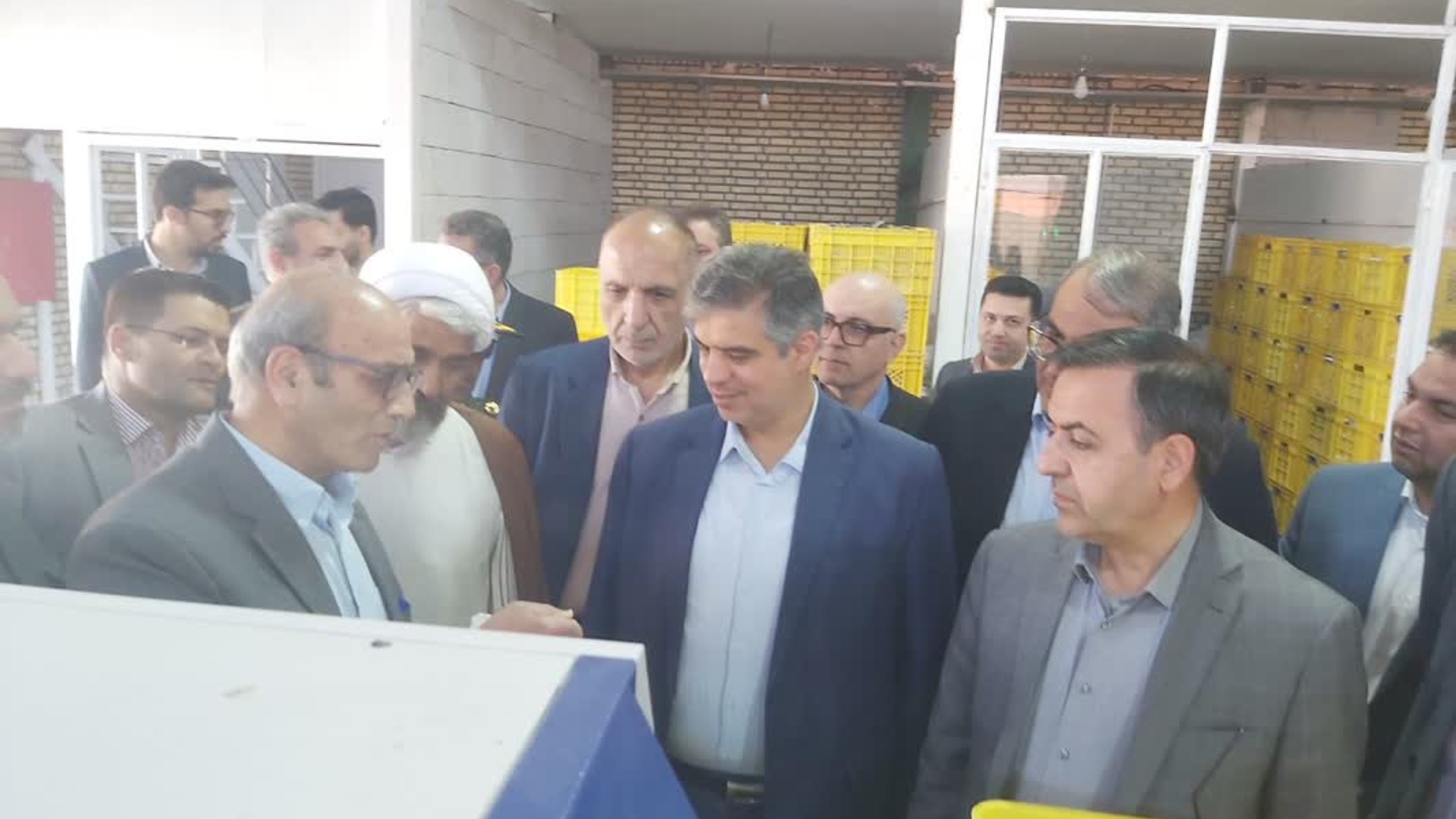 بازدید دکتر زندیه وکیلی استاندار مرکزی به اتفاق معاونین هماهنگی امور اقتصادی و عمرانی استانداری، سرپرست فرمانداری،نماینده مردم منطقه،امام جمعه و سایر مدیران استانی و شهرستانی از خطوط مختلف تولید شرکت راشا گستر ایرانیان