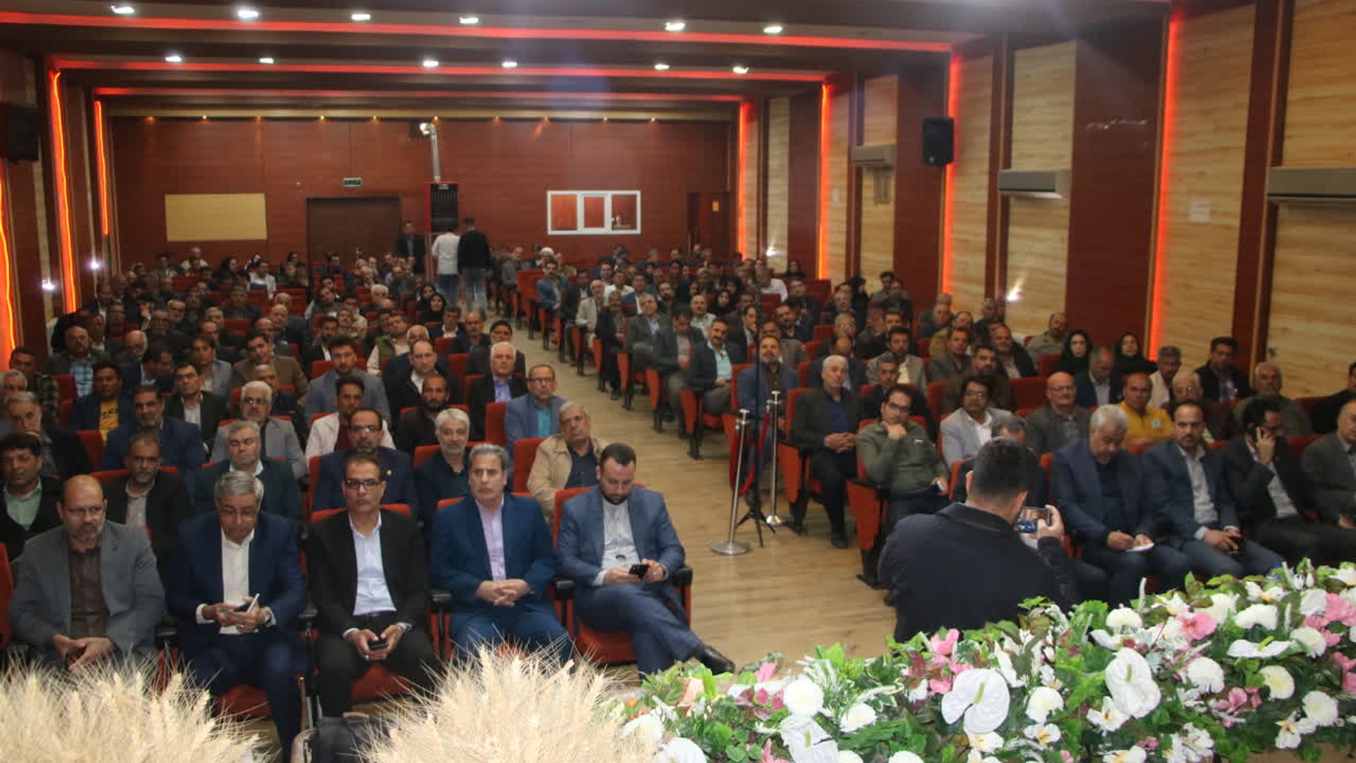 تجلیل از زحمت‌کشان زنجیره گندم، آرد و نان با حضور مدیرکل پدافند غیرعامل استان