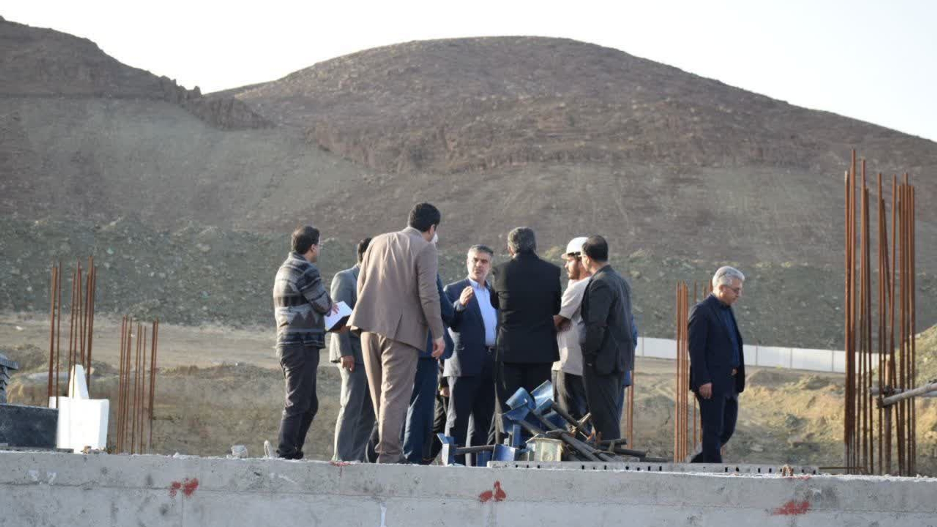بازدید میدانی استاندار مرکزی از پروژه احداث بیمارستان جدید محلات
