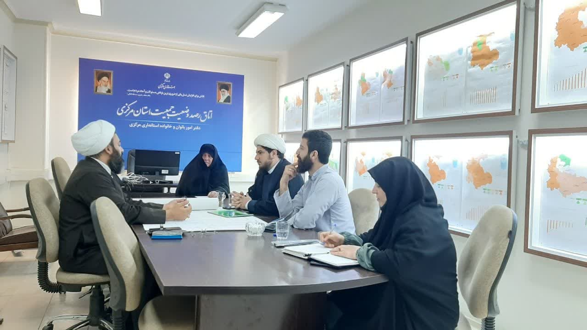 سومین جلسه بازخوانی نقشه راه ستادمردمی جمعیت استان به ریاست مفتح زاده مدیرکل امور بانوان وخانواده ر در محل اتاق رصد وضعیت جمعیت دفتر تشکیل شد.