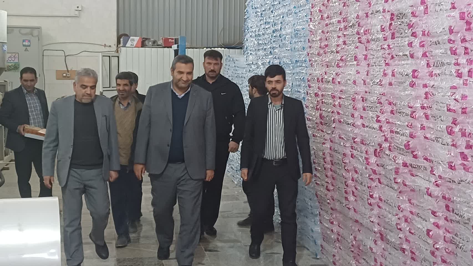 بازدید  دکتر مددی از کارخانه تولید لیوان یکبار مصرف