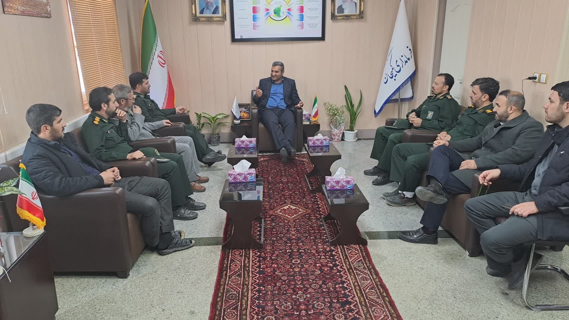 دیدار نوروزی جانشین سپاه ناحیه بسیج شهرستان به اتفاق همکاران با دکتر مددی فرماندار شهرستان
