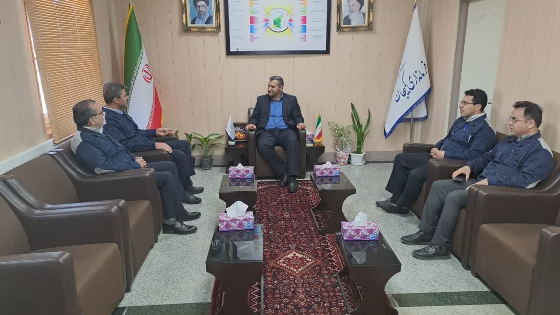 دیدار نوروزی مهندس محمودی مدیر عامل شرکت توزیع برق استان به اتفاق همکاران با دکتر مددی فرماندار شهرستان