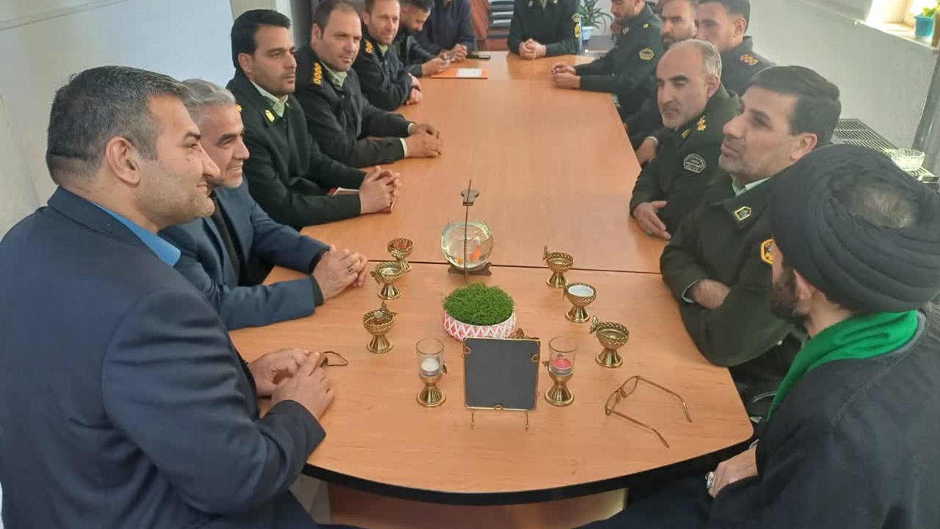 دیدار نوروزی دکتر مددی فرماندار شهرستان با فرمانده انتظامی شهرستان و پرسنل فراجا