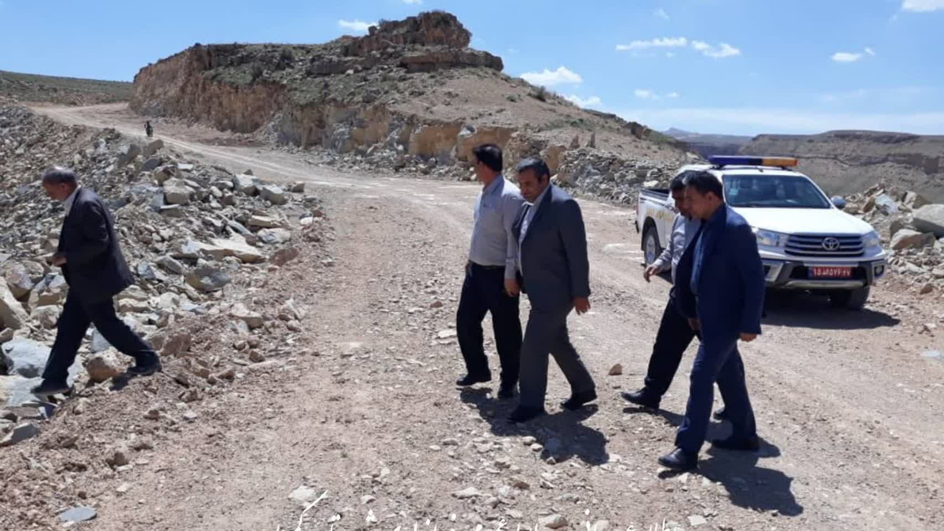 بازدید " مددی " سرپرست فرمانداری شهرستان کمیجان به اتفاق رئیس اداره راهداری و حمل و نقل جاده ای شهرستان و اعضای شورای اسلامی روستای وفس