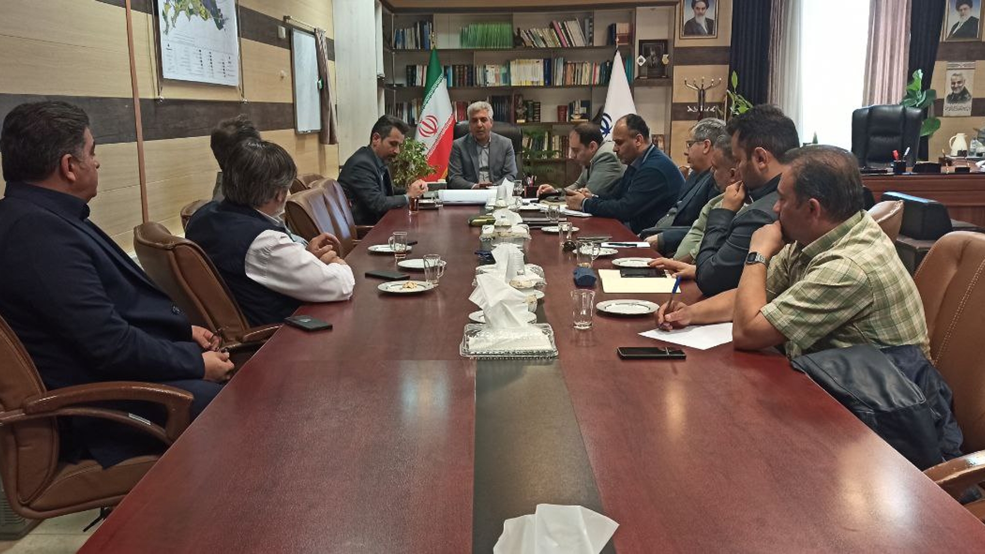 جلسه بررسی مشکلات تعدادی از پیمانکاران پروژه ۸۱۰۰ واحدی اراک