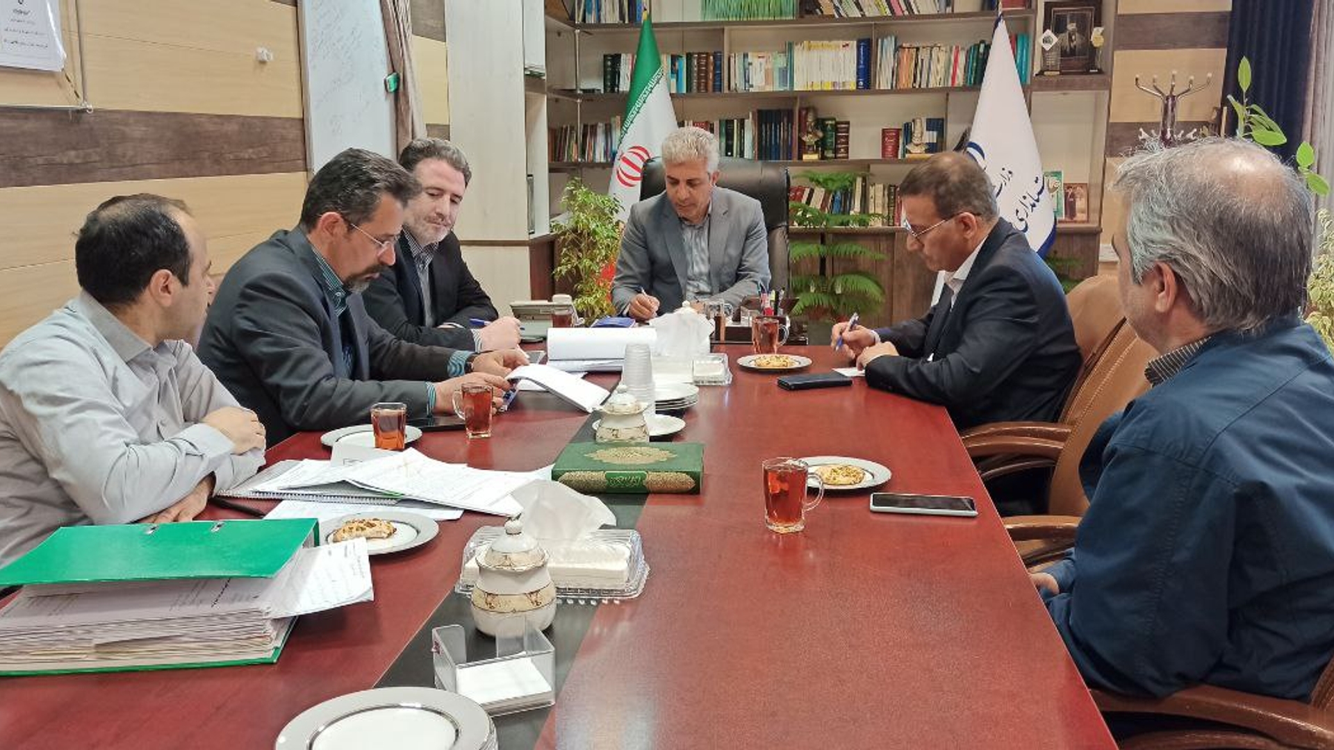 جلسه بررسی موانع اجرای طرح موسوم به ۹۰ هکتاری گردو برگزار شد.