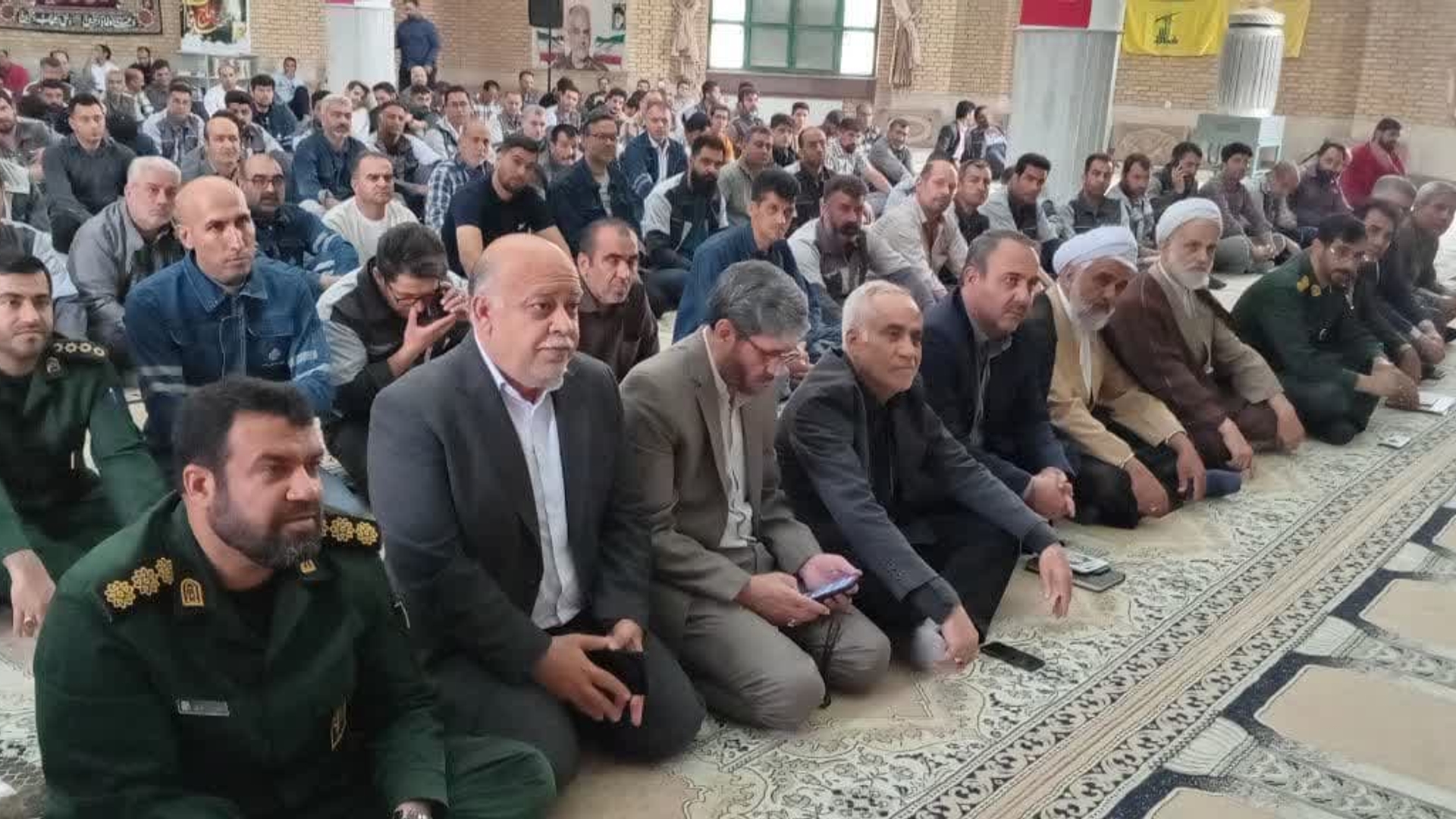 مراسم "بزرگداشت هفته کار و کارگر"در شرکت سیمان خاکستری زرندیه