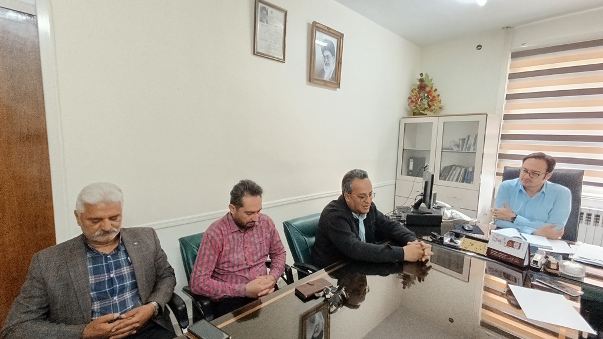 جلسه هماهنگی برگزاری چهارمین جشنواره گل و گلاب شهرستان خمین در سال 1404 برگزار شد