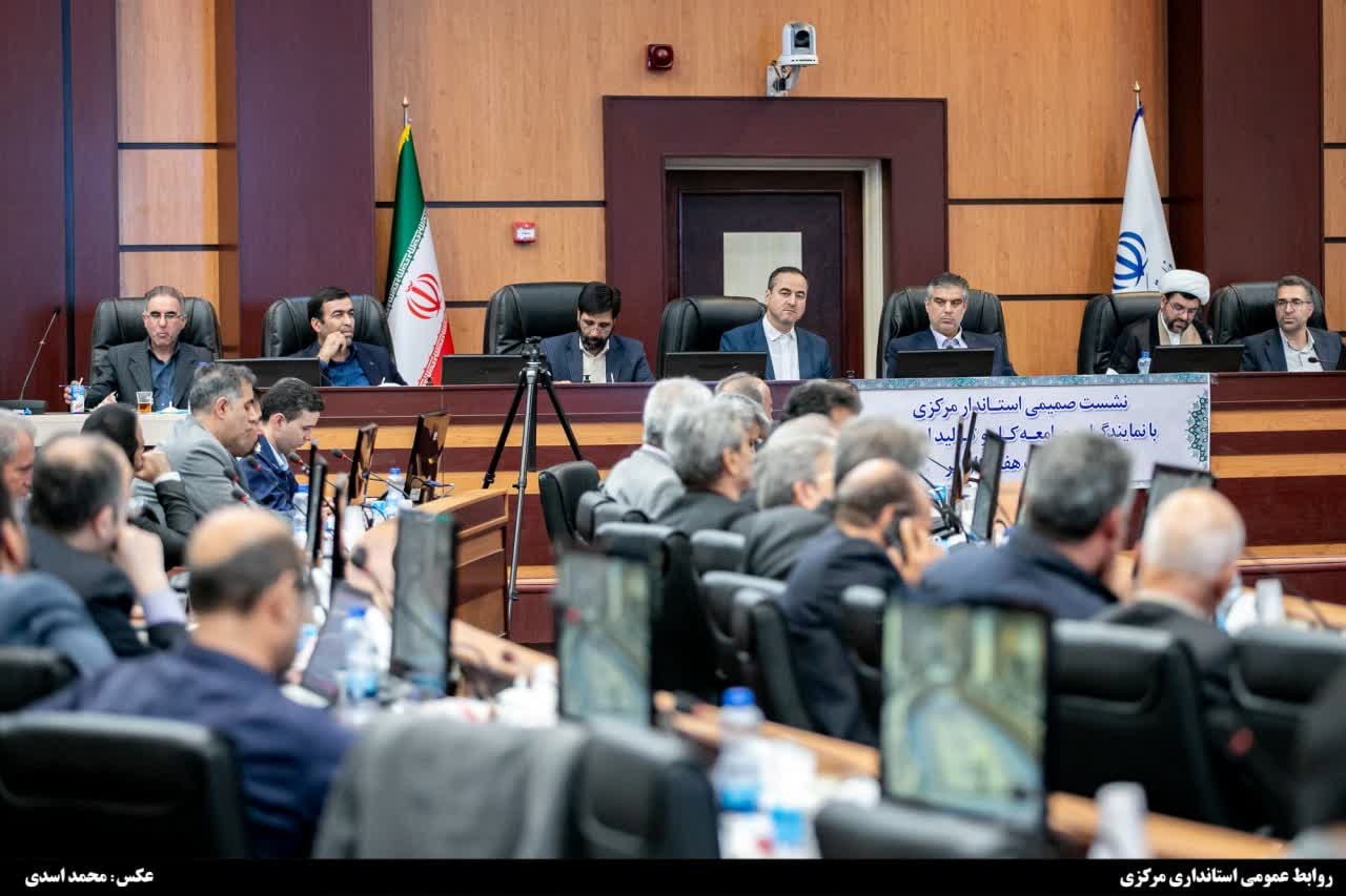 باید حافط امنیت شغلی کارگران و ضامن سرمایه‌گذاری کارفرما باشیم/ توسعه نیروگاه‌های خورشیدی تنها راه پایداری تولید است