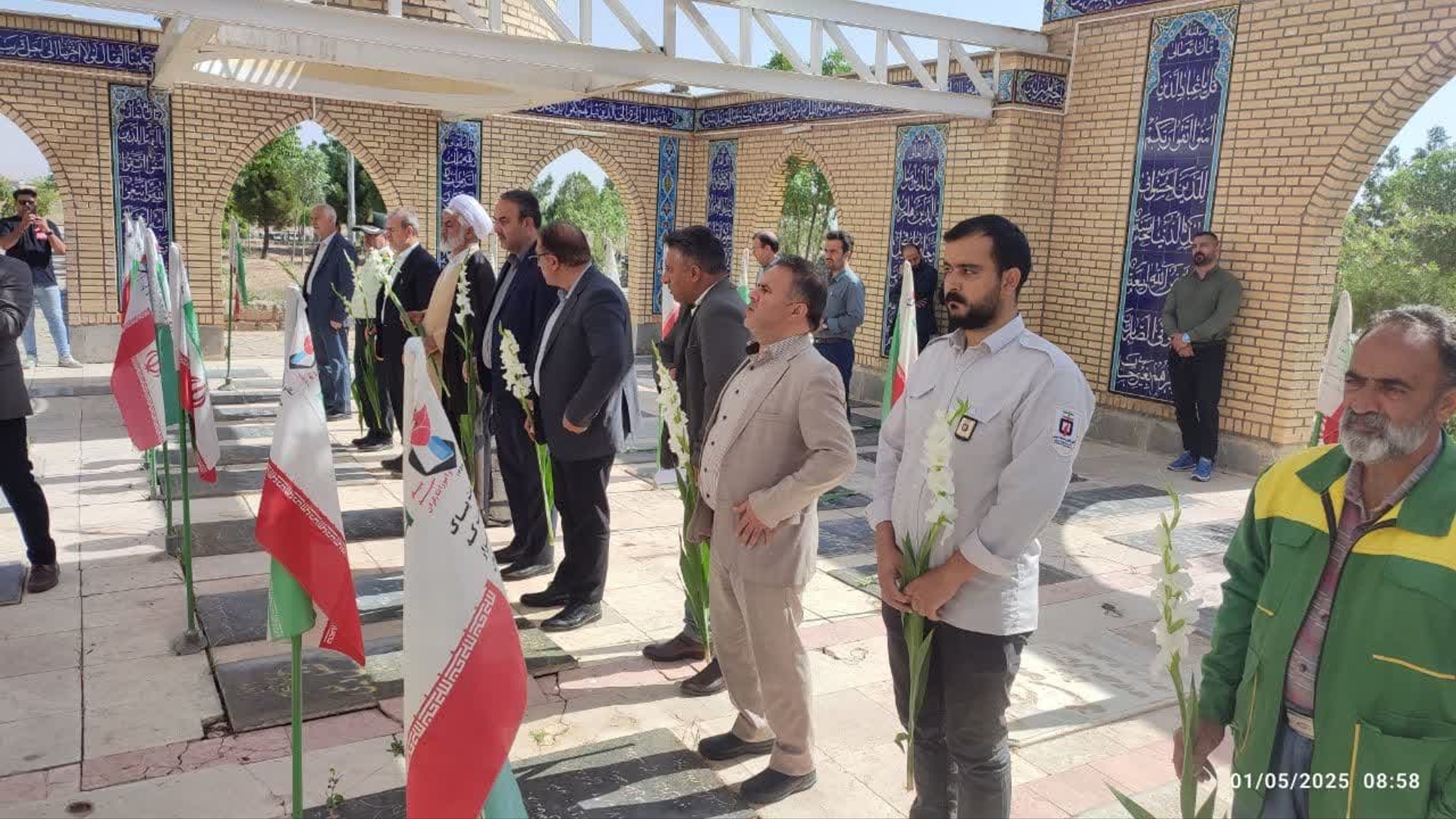 مراسم گل افشانی و ادای احترام به شهدای ۸سال دفاع مقدس