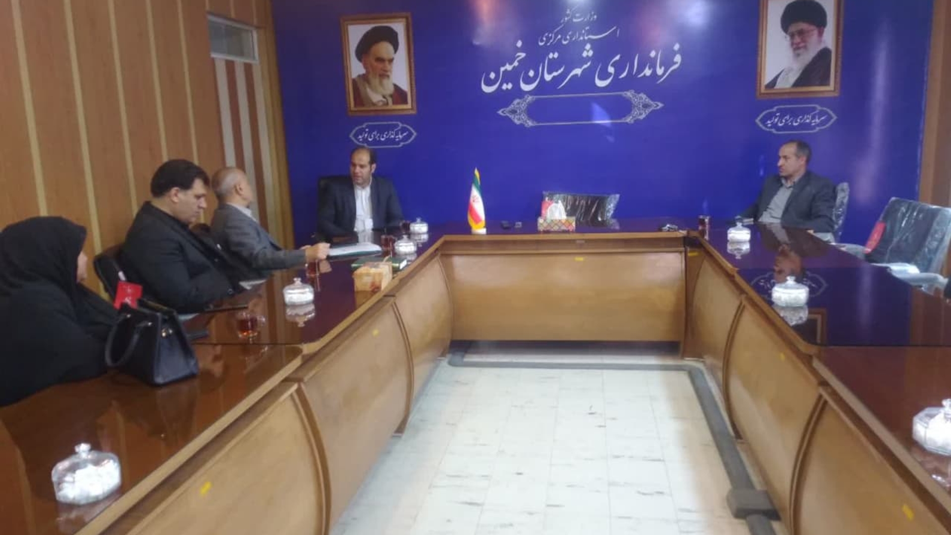 نشست مدیر کل بیمه سلامت استان با فرماندار شهرستان خمین برگزار شد