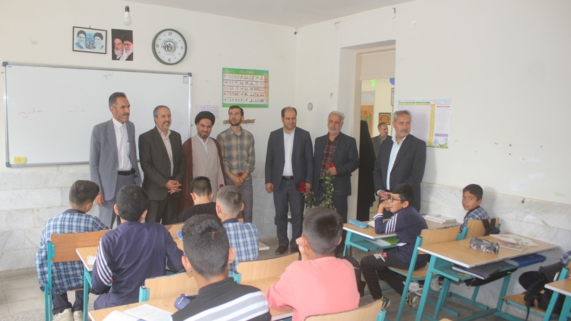 فرماندار ، امام جمعه و نماینده مردم خمین در مجلس شورای اسلامی از تعدادی از مدارس خمین بازدید کردند