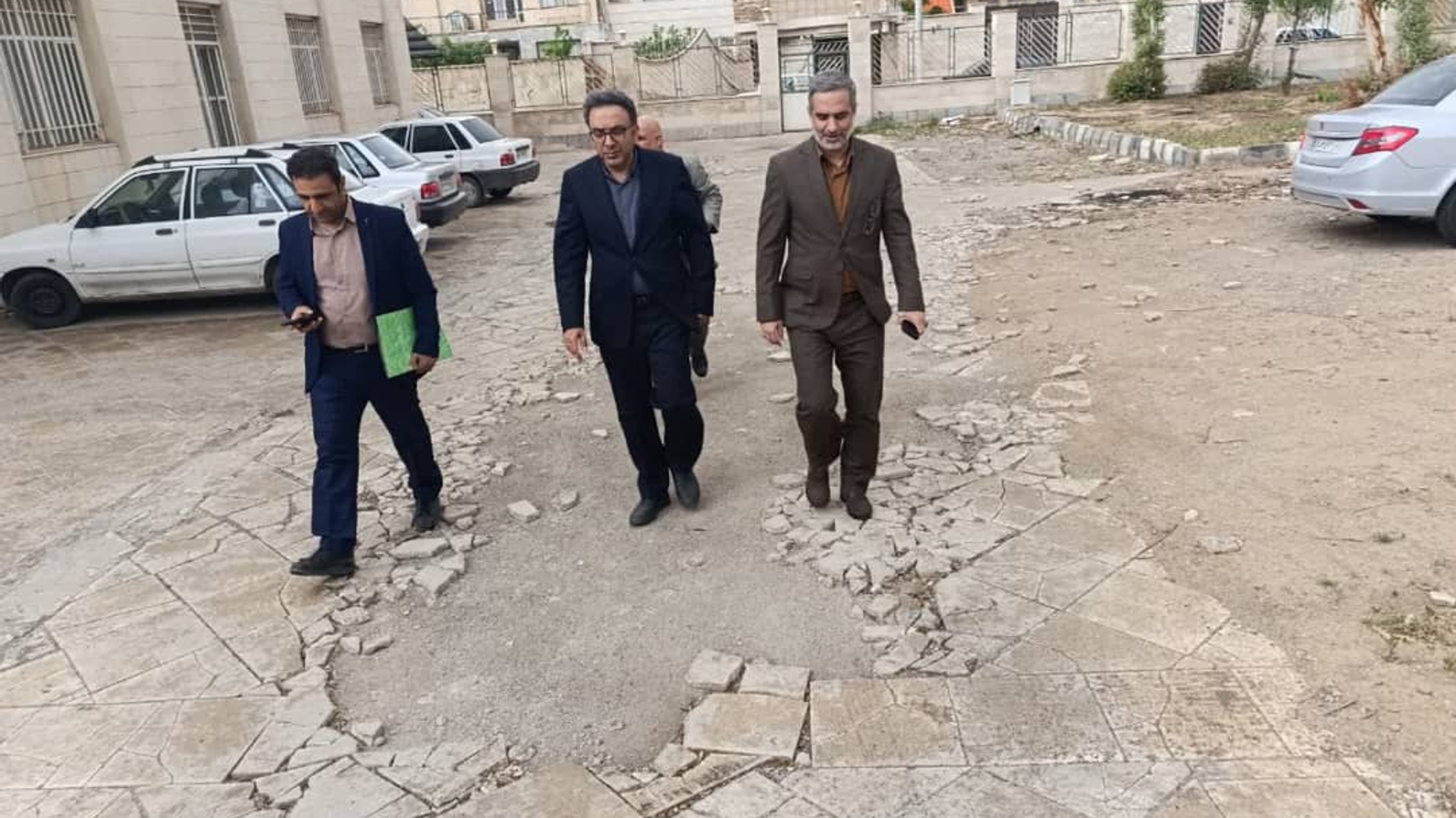 بازدید سرپرست دفتر برنامه ریزی،بودجه و تحول اداری به همراه آقایان دکتر فخاری و دکتر وکیلی از مدیران ارشد سازمان اداری وامور استخدامی با هدف ارزیابی آخرین وضعیت  میدانی و تسریع در راه اندازی مجتمع اداری شهرستان دلیجان صورت