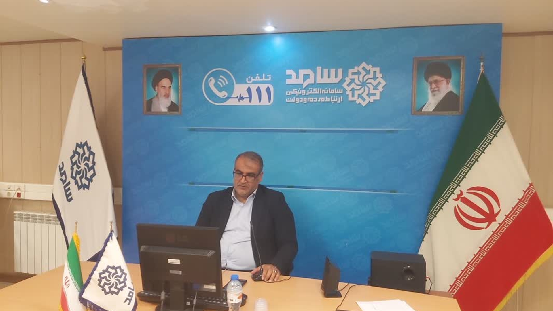 🔹مهندس مجتبی ملکا آشتیانی، سرپرست فرمانداری صبح امروز یکشنبه ۳۱ فروردین ماه با حضور در مرکز سامد (سامانه ارتباط مردم و دولت) به تماس‌های تلفنی تعدادی از شهروندان پاسخ داد.